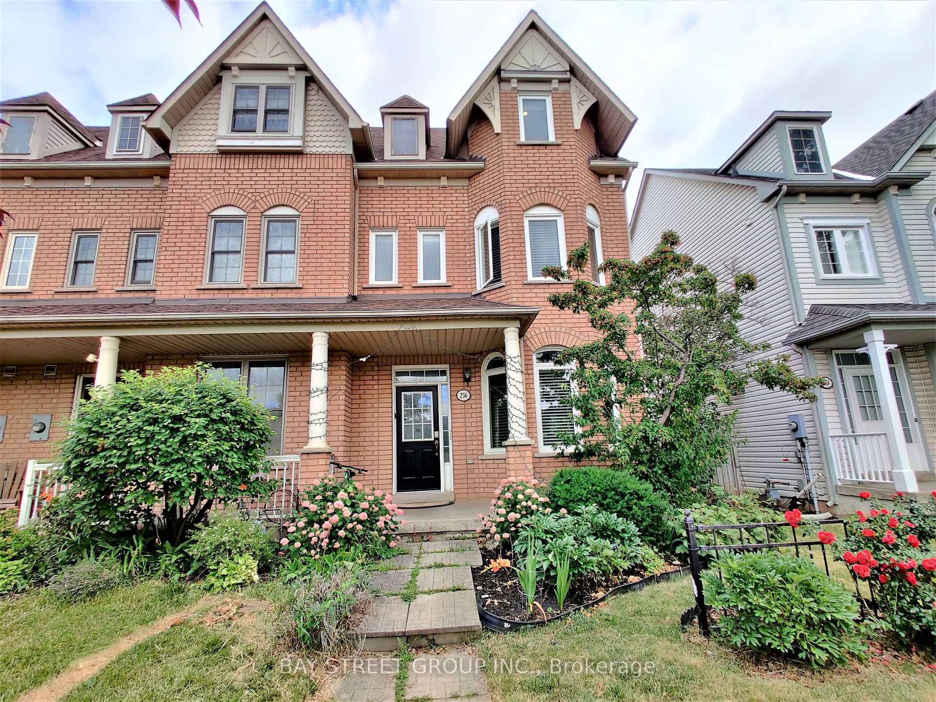 256 Glenashton Drive, Oakville, ON L6H 6H5