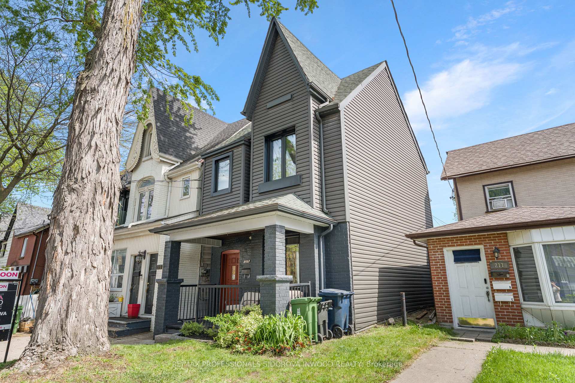 209 Maria Street, Toronto, ON M6P 1W6