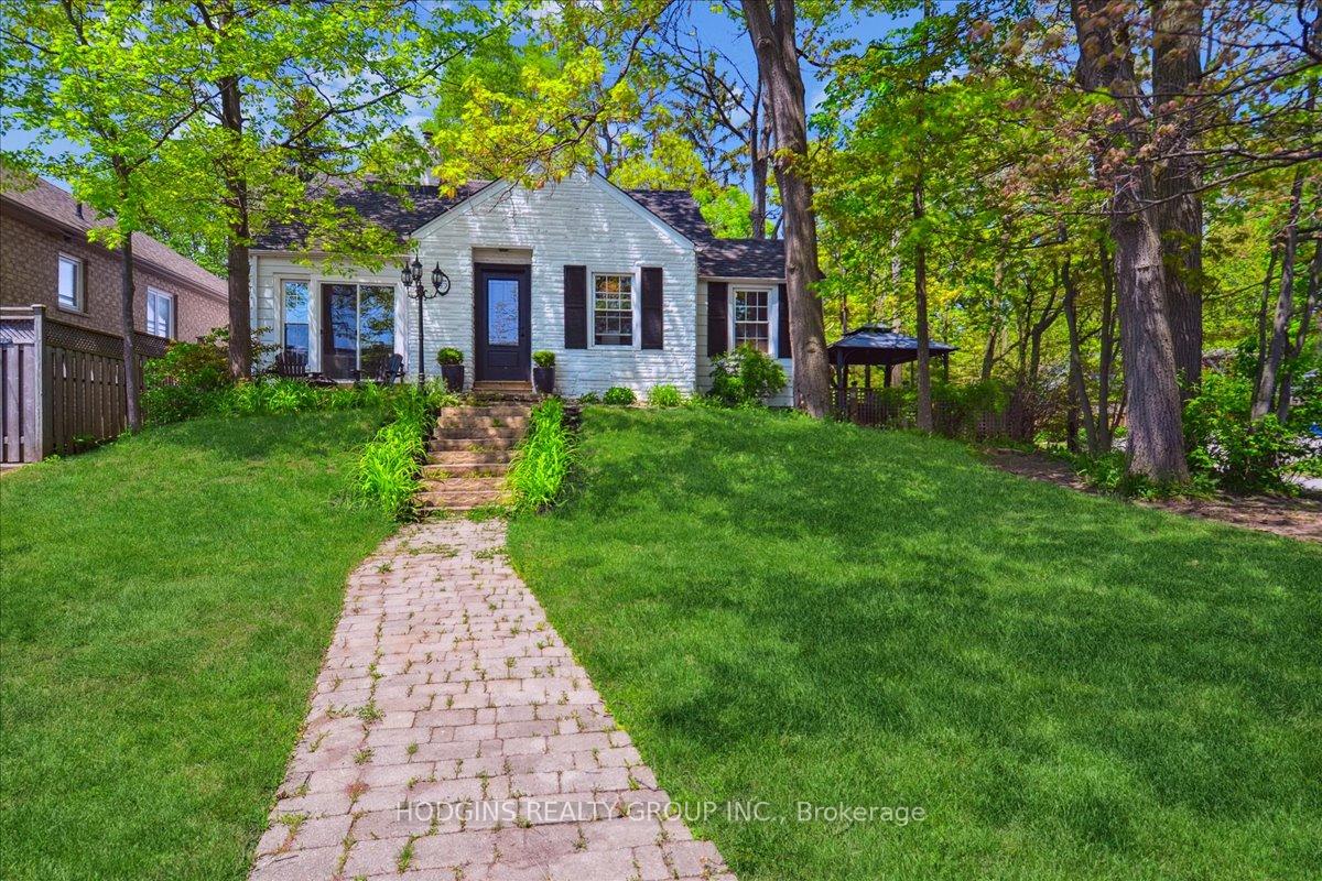 65 Mineola Road E, Mississauga, ON L5G 2E4