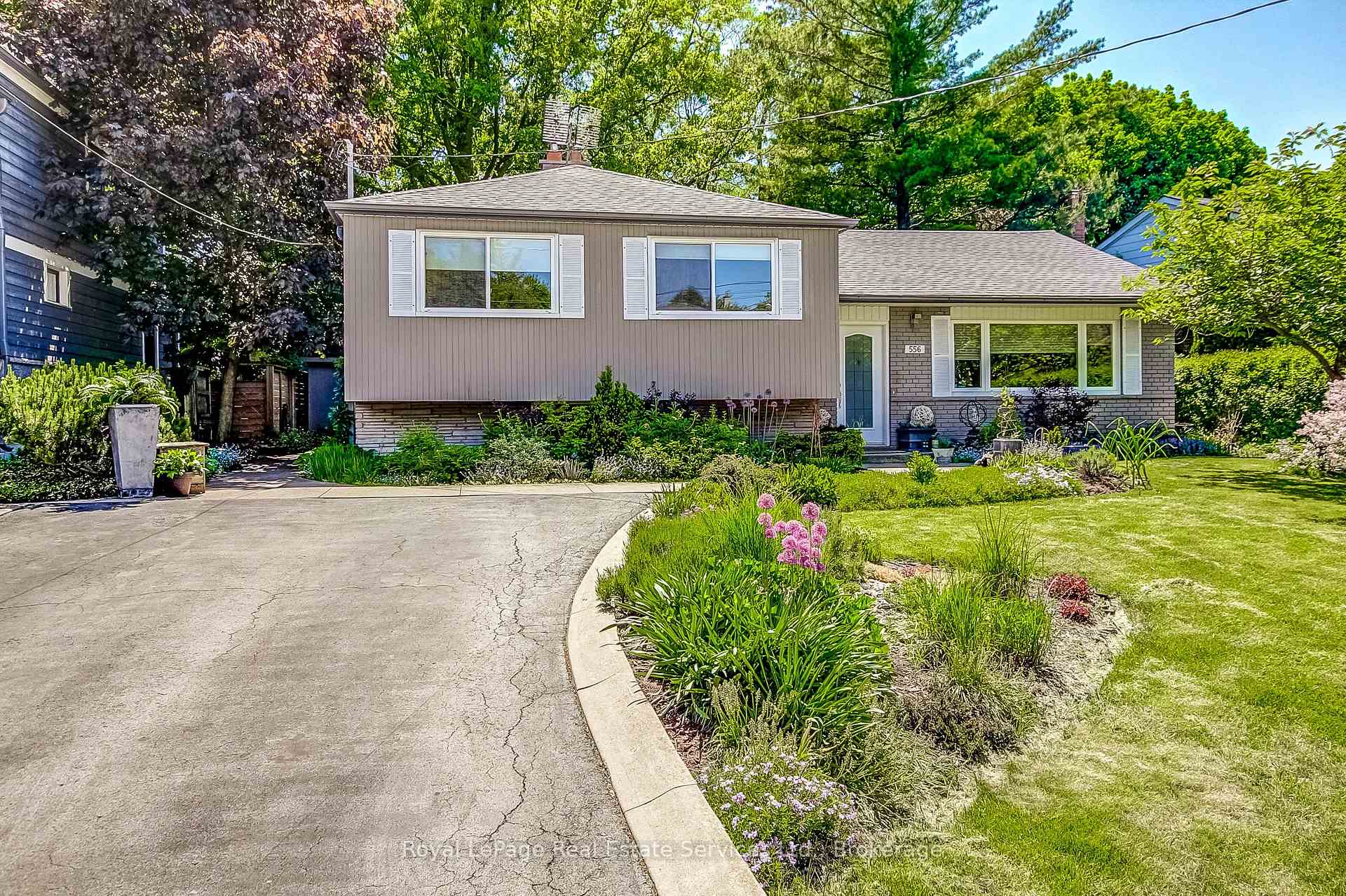 556 Trafford Crescent, Oakville, ON L6L 3T3
