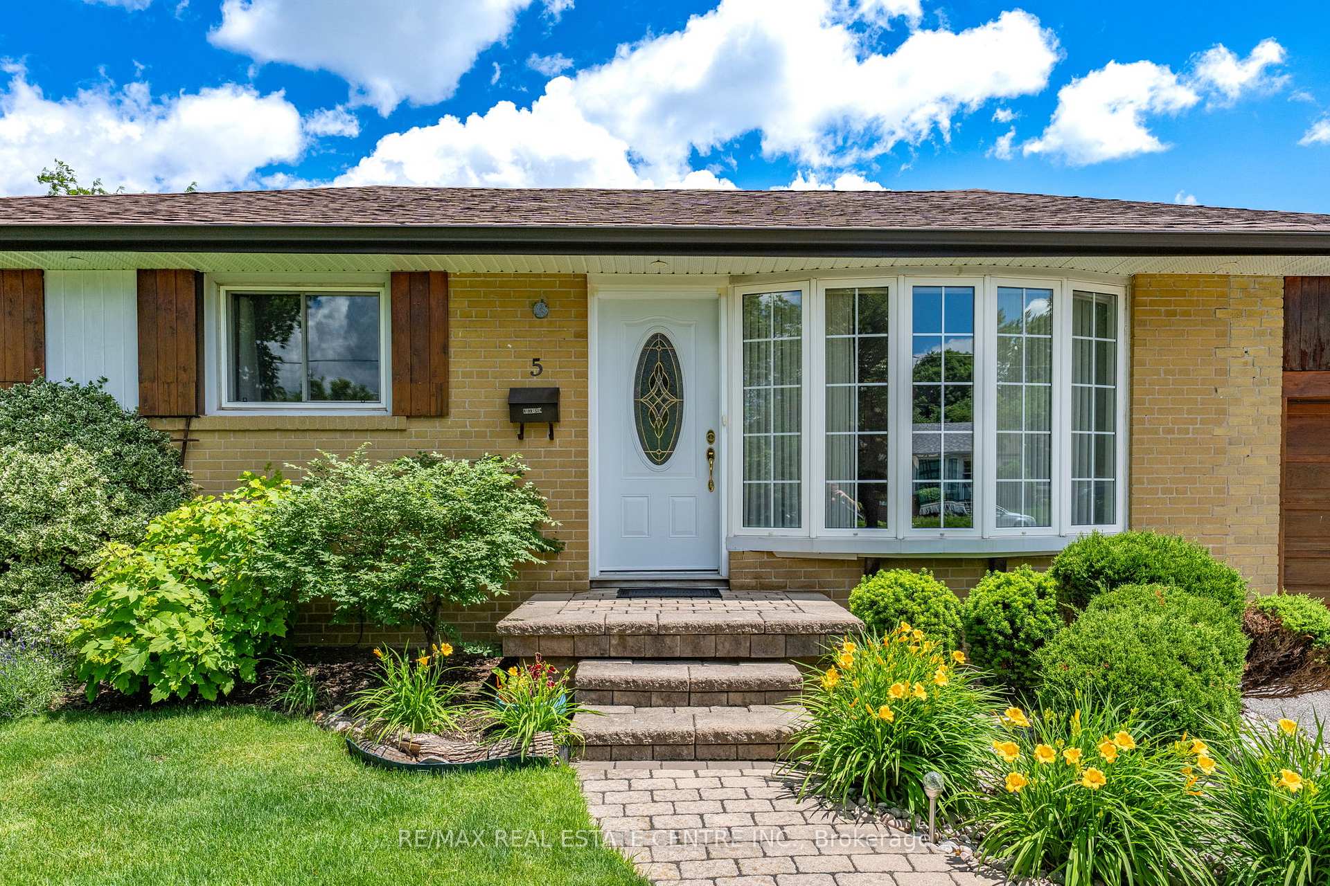 5 Hale Drive, Halton Hills, ON L7G 4C3