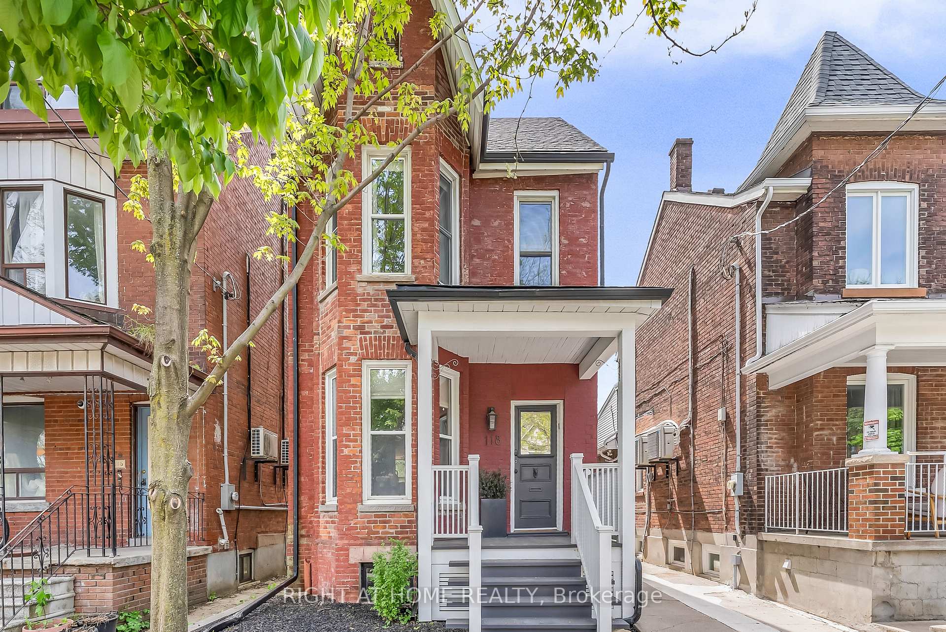 118 Lansdowne Avenue, Toronto, ON M6K 2V9