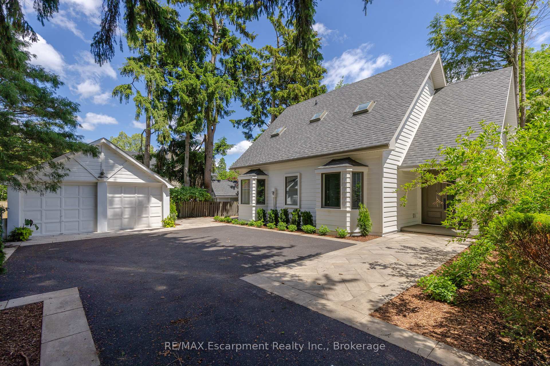 21 Second Street, Oakville, ON L6J 3T1