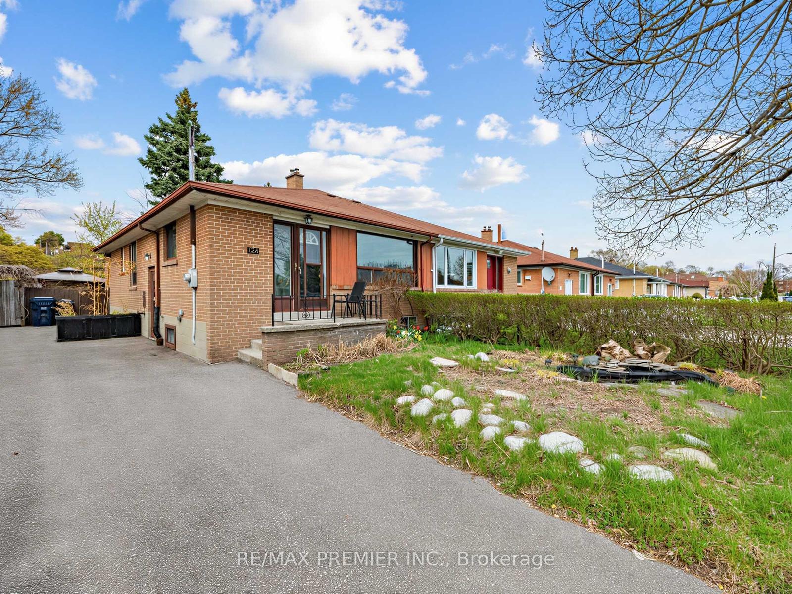 126 Langden Avenue, Toronto, ON M6N 2L5