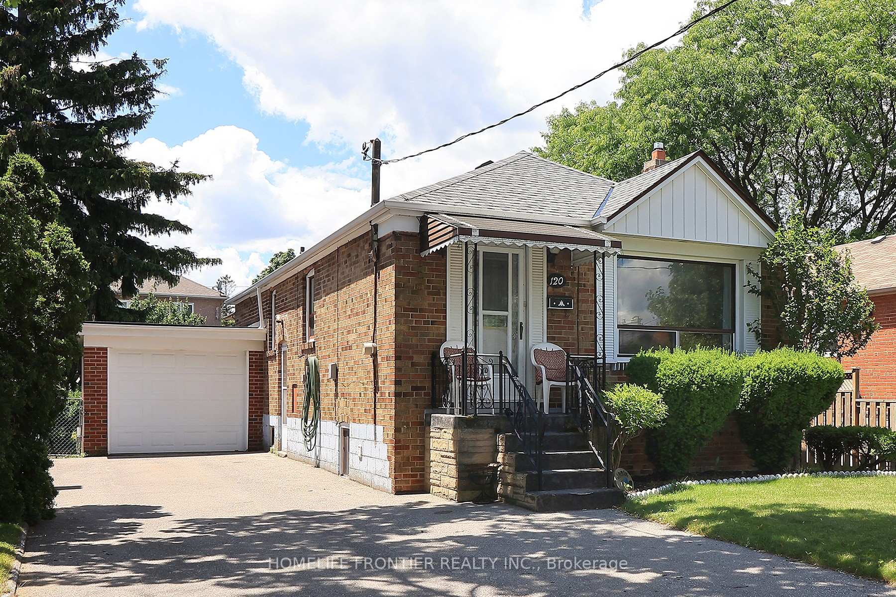 120 North Carson Street, Toronto, ON M8W 4C8