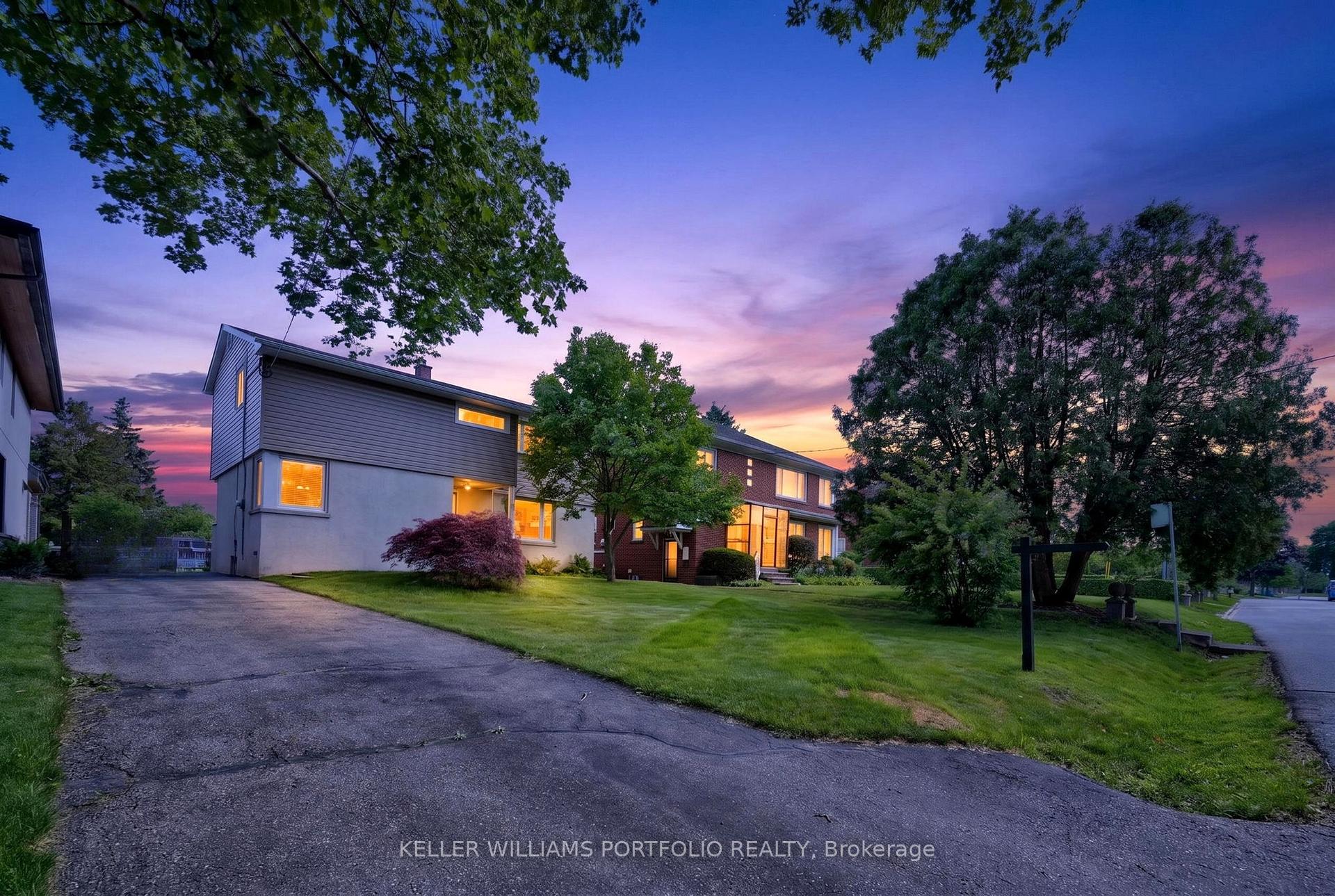 23 Graystone Gardens, Toronto, ON M8Z 3C2