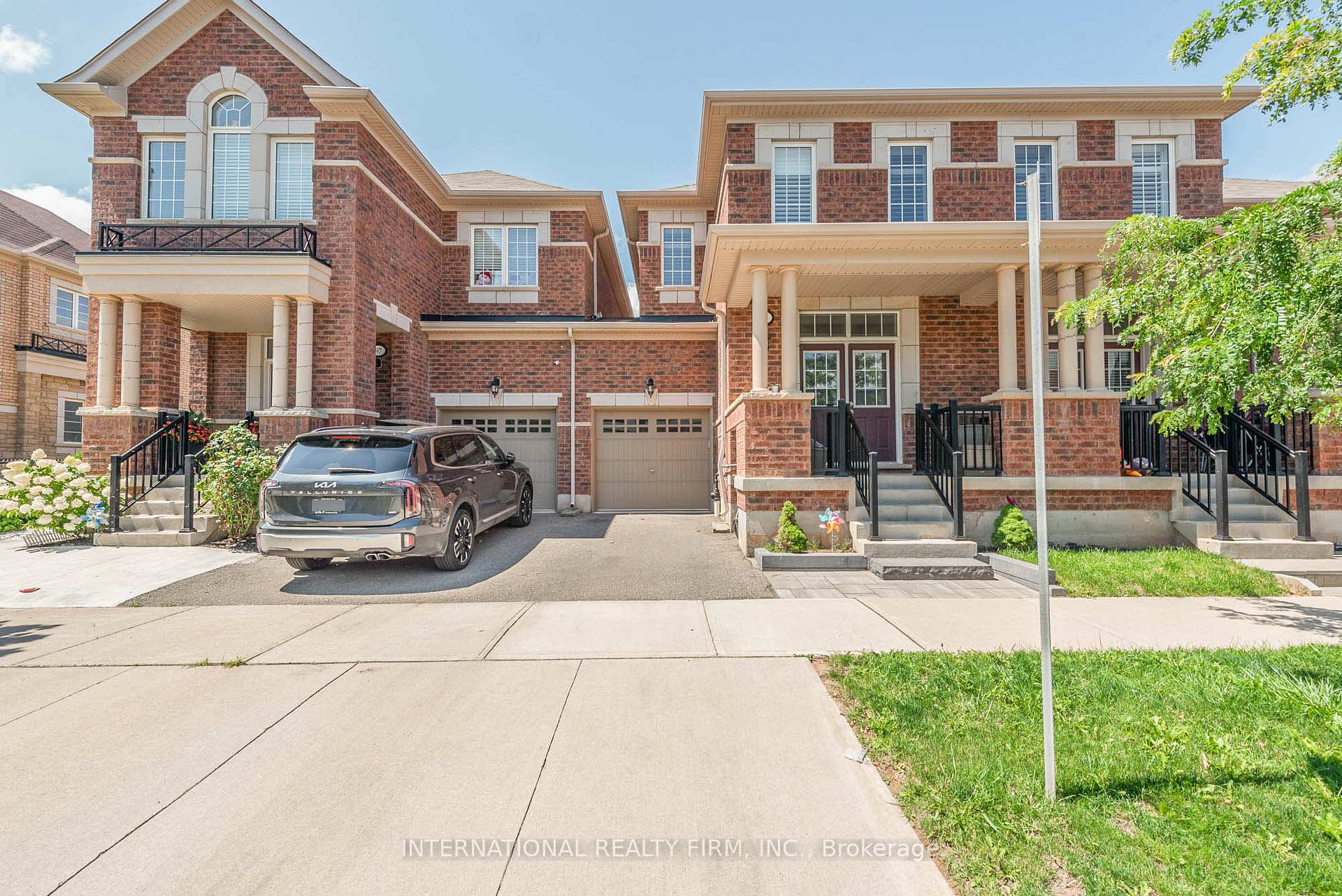 99 Huguenot Road, Oakville, ON L6H 0M3