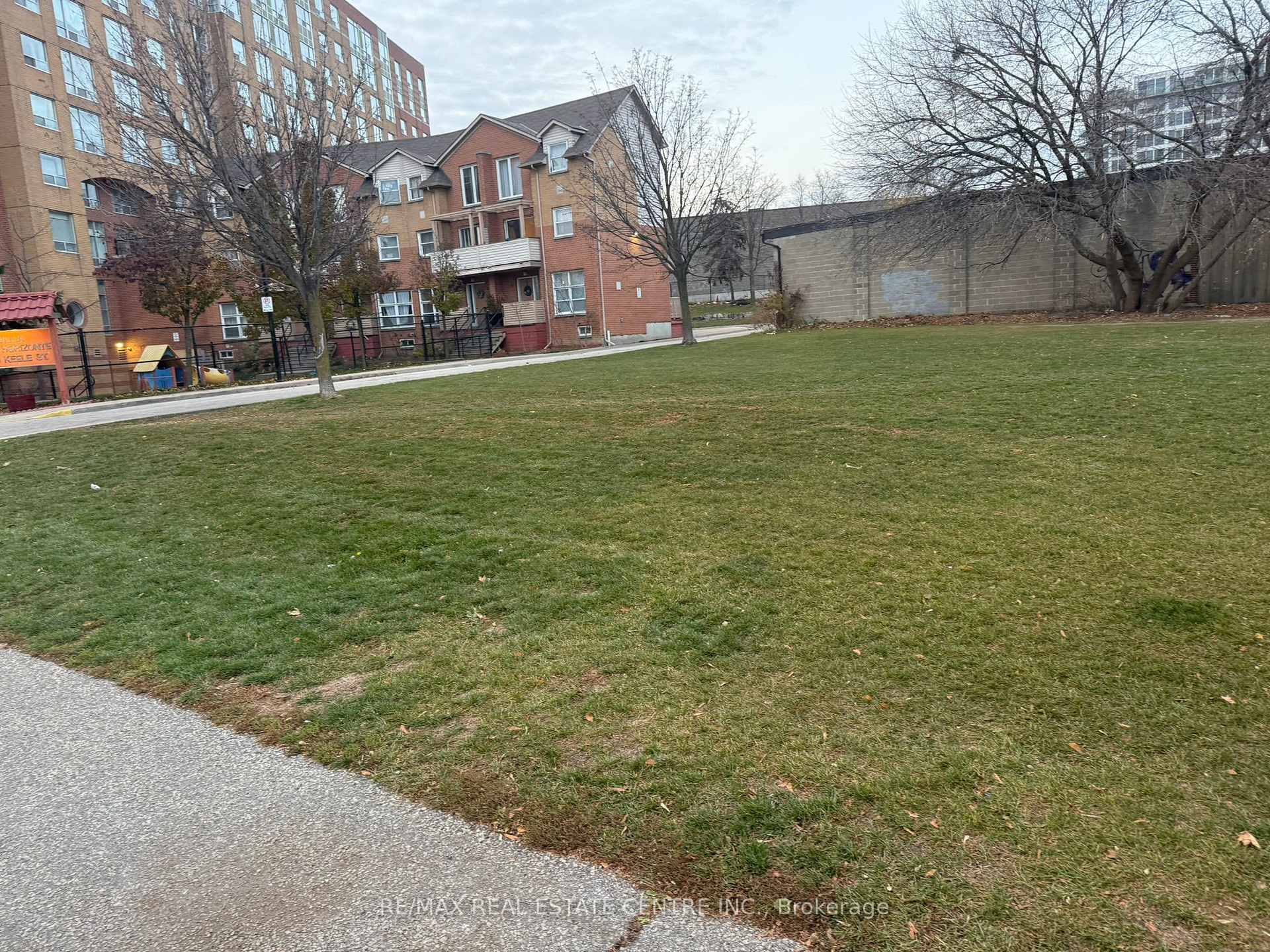 W/S keele st N/A, Toronto, ON M6N 3E9