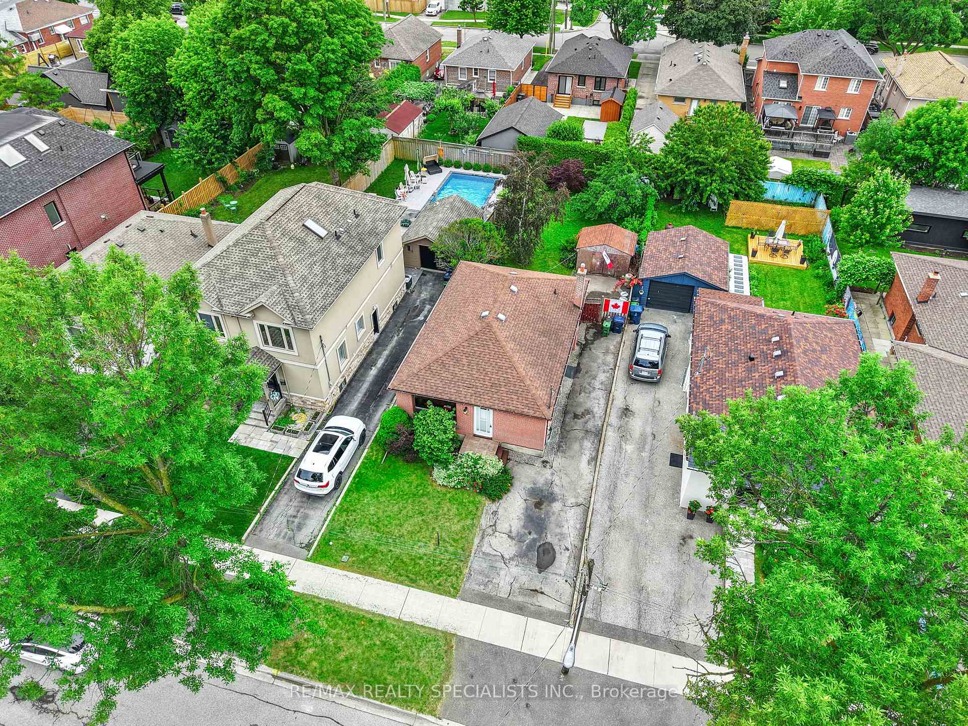 14 Treeview Drive, Toronto, ON M8W 4B9