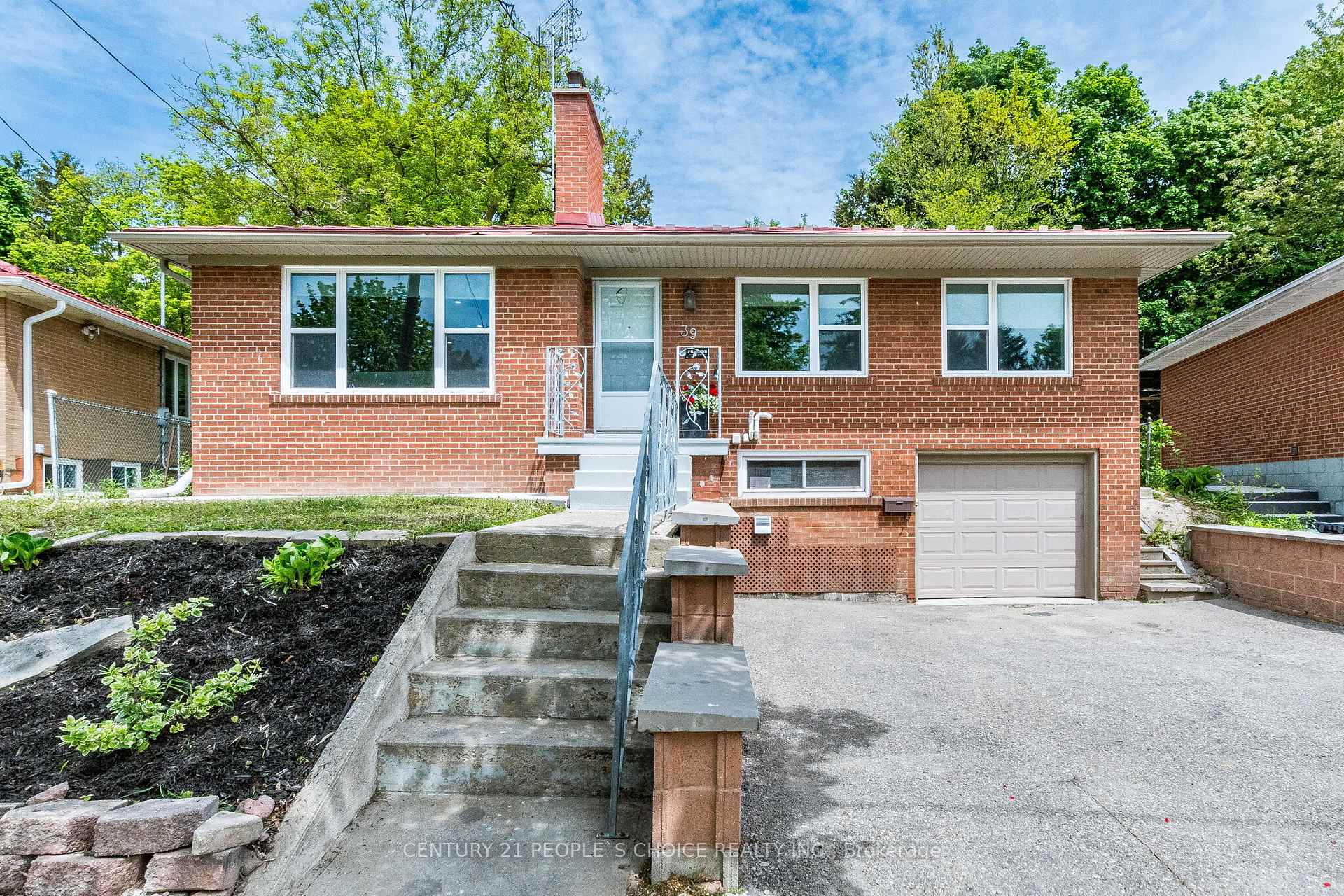 39 Meadowland Drive, Brampton, ON L6W 2R5