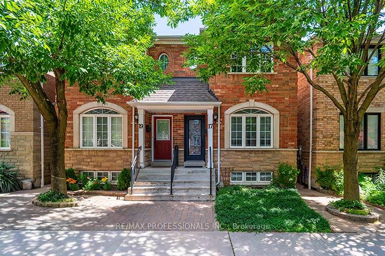 17 Algarve Crescent, Toronto, ON M6N 5E7