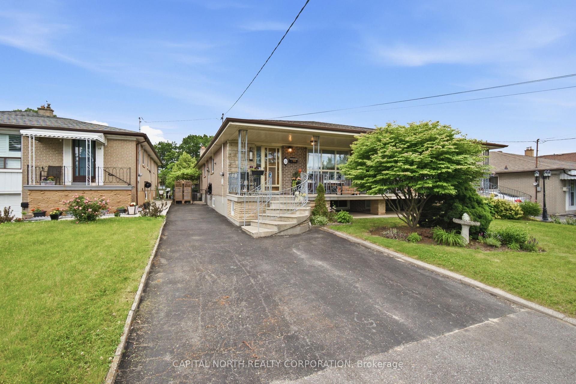 11 Goldsboro Road, Toronto, ON M9L 1A6