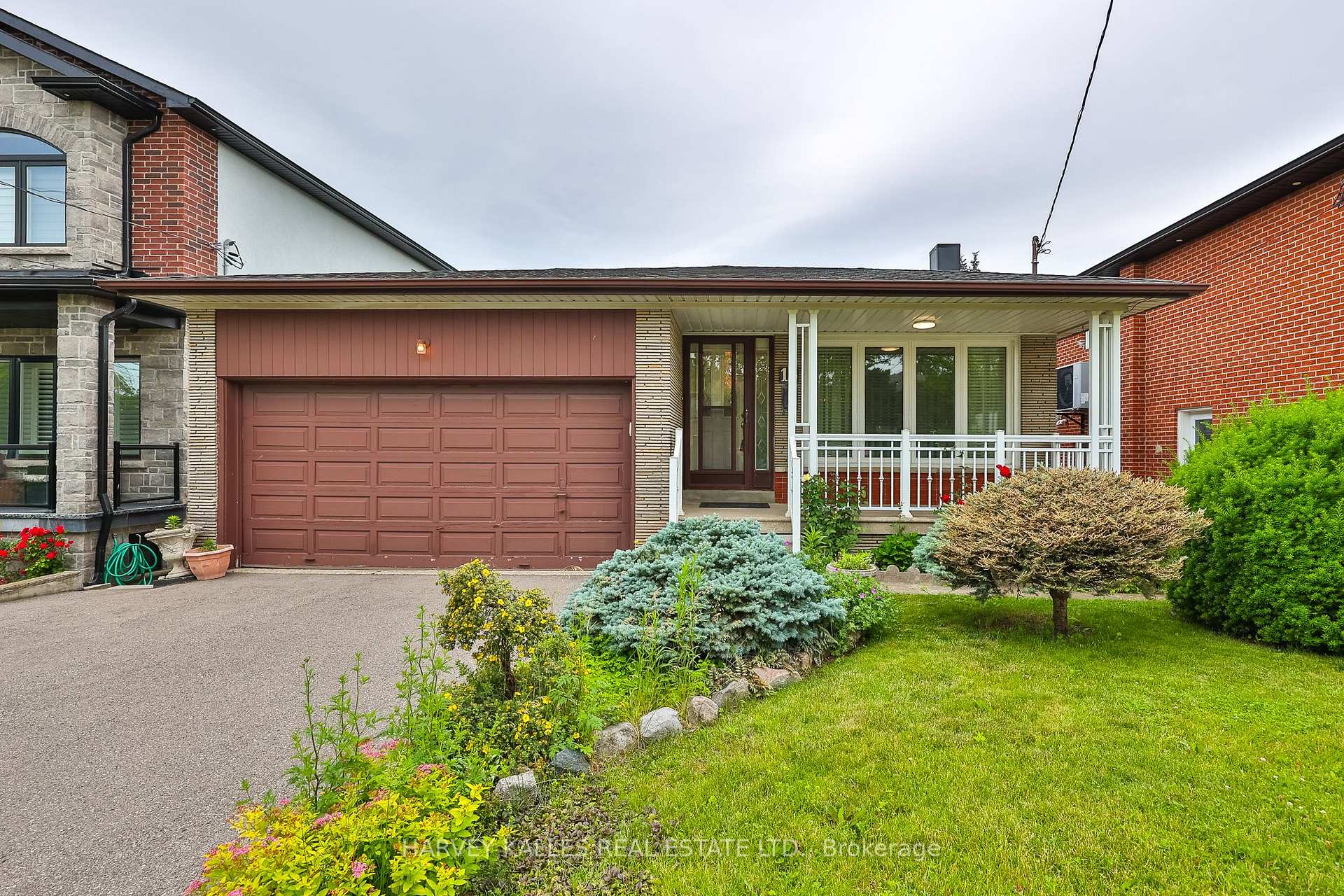 16 Jocada Road, Toronto, ON M6L 2J3