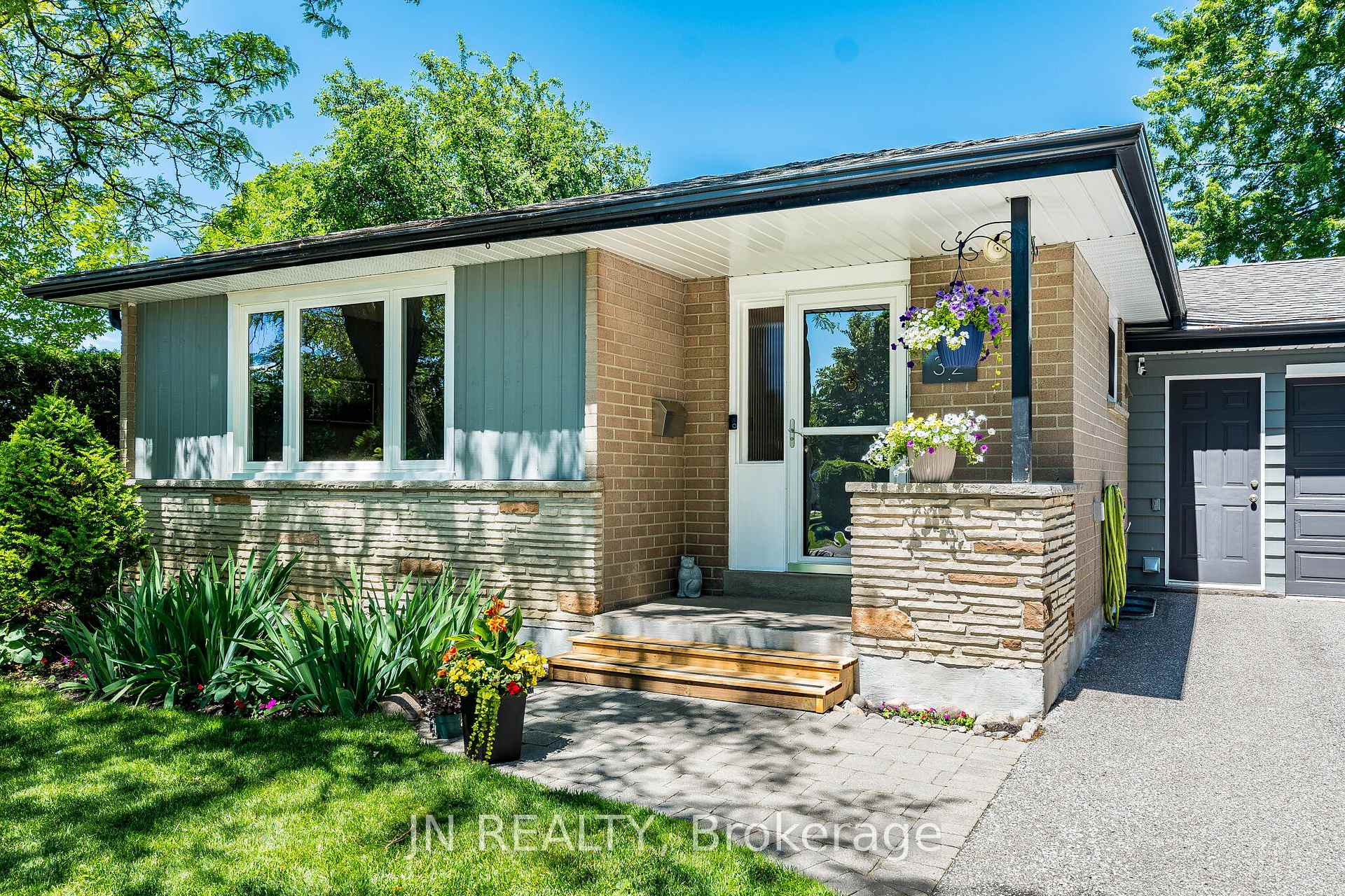 32 Barkwood Court, Brampton, ON L6V 2C3