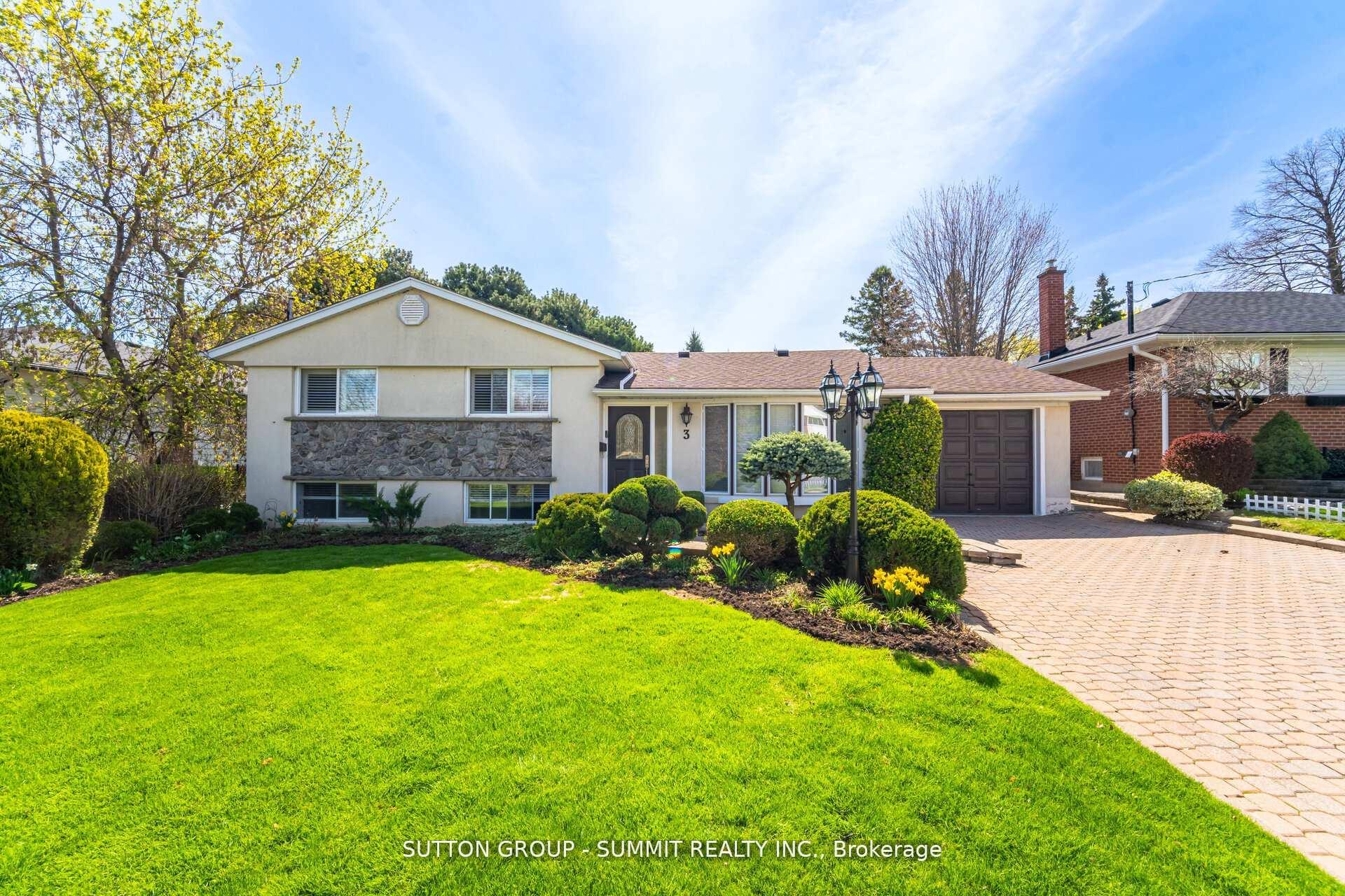 3 Donata Drive, Mississauga, ON L5M 1T2