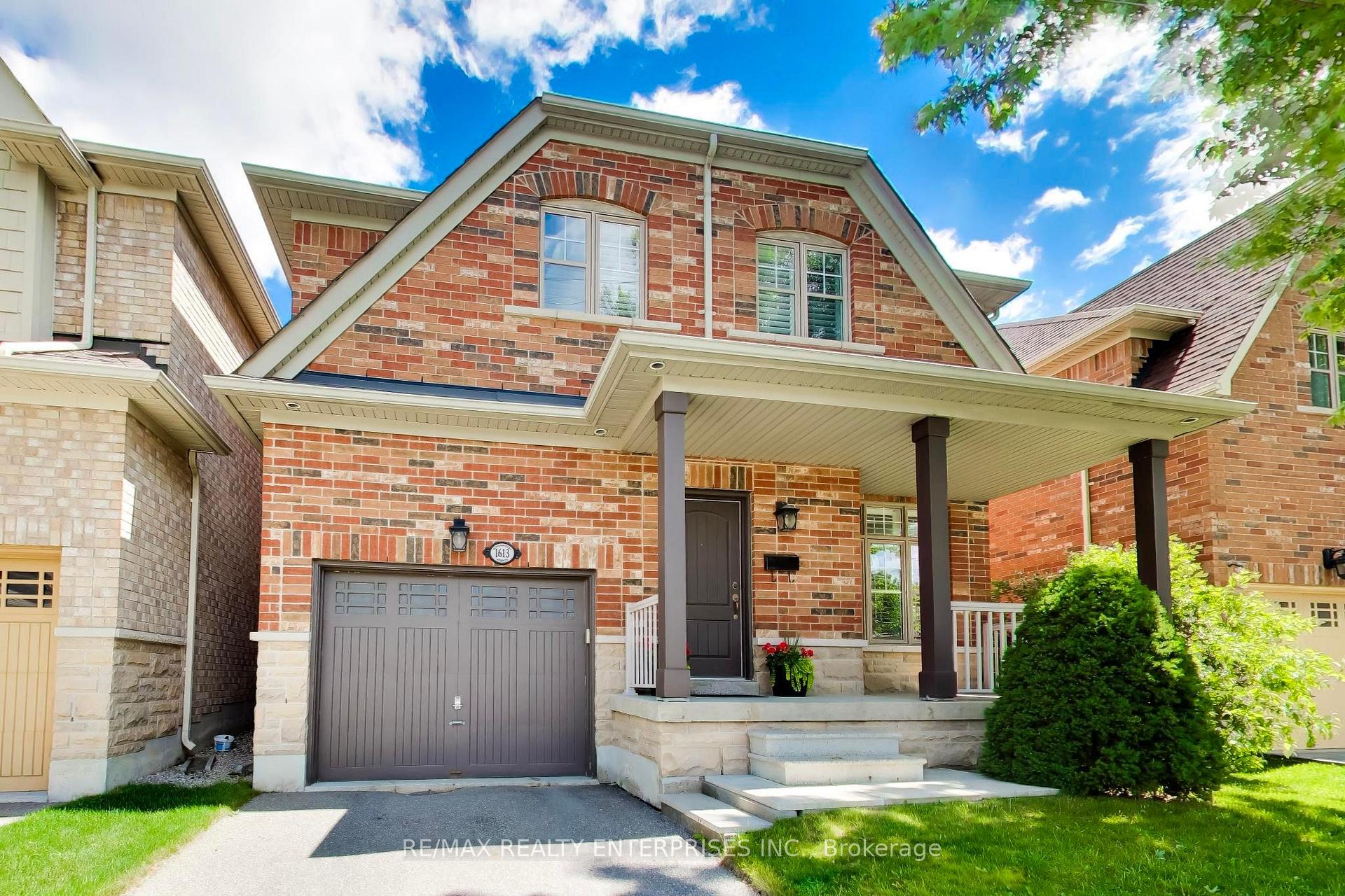 1613 Northmount Avenue, Mississauga, ON L5E 1Y9