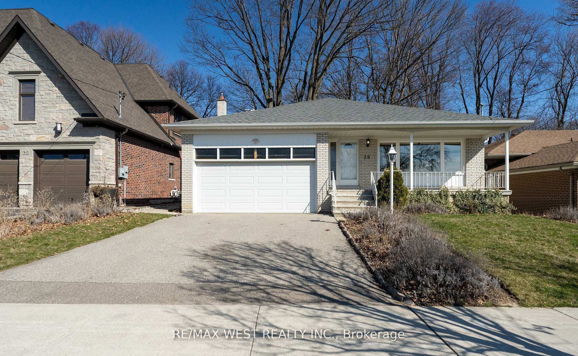 28 Braywin Drive, Toronto, ON M9P 2N9