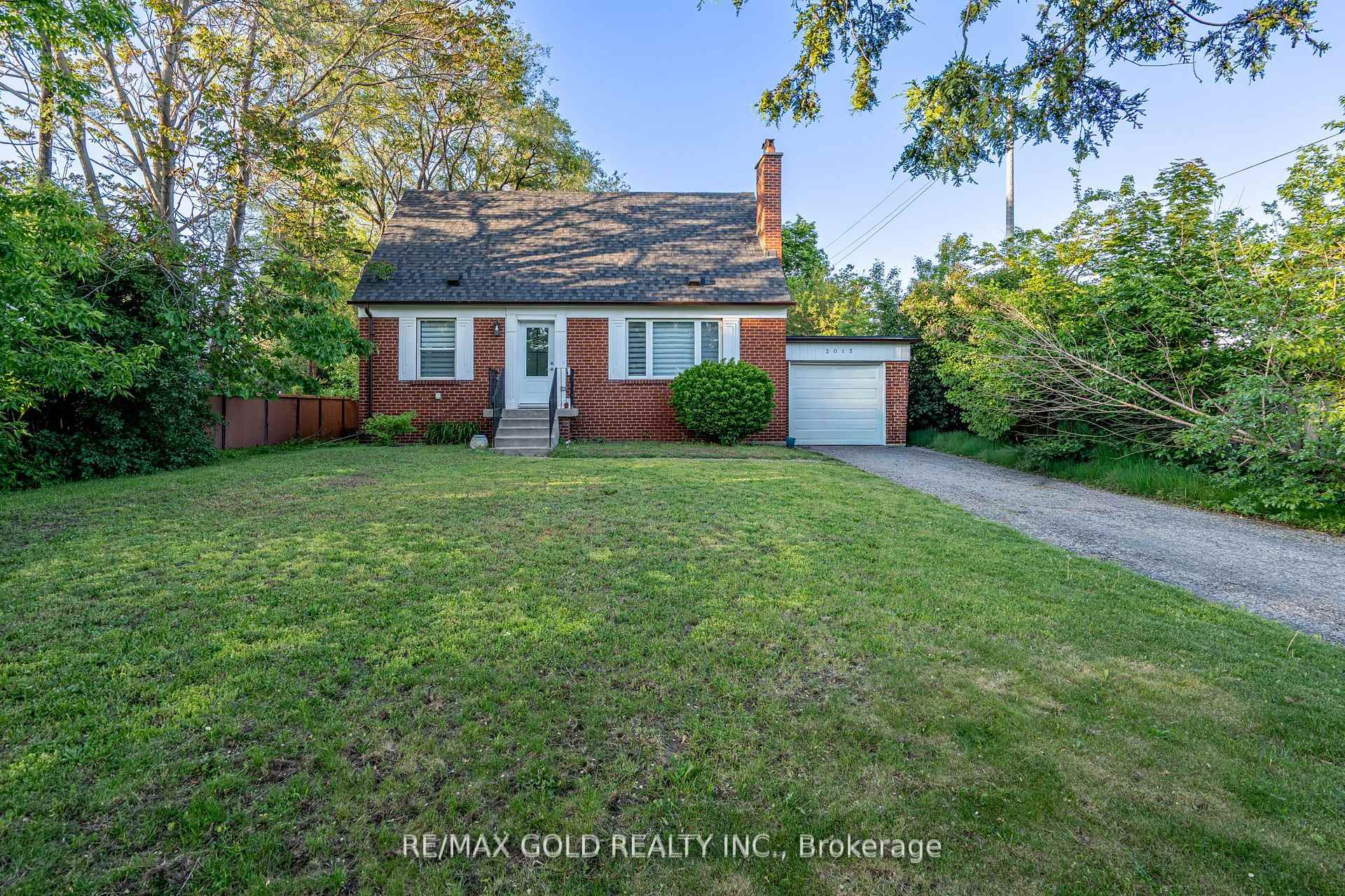 2015 Stanfield Road, Mississauga, ON L4Y 1R2
