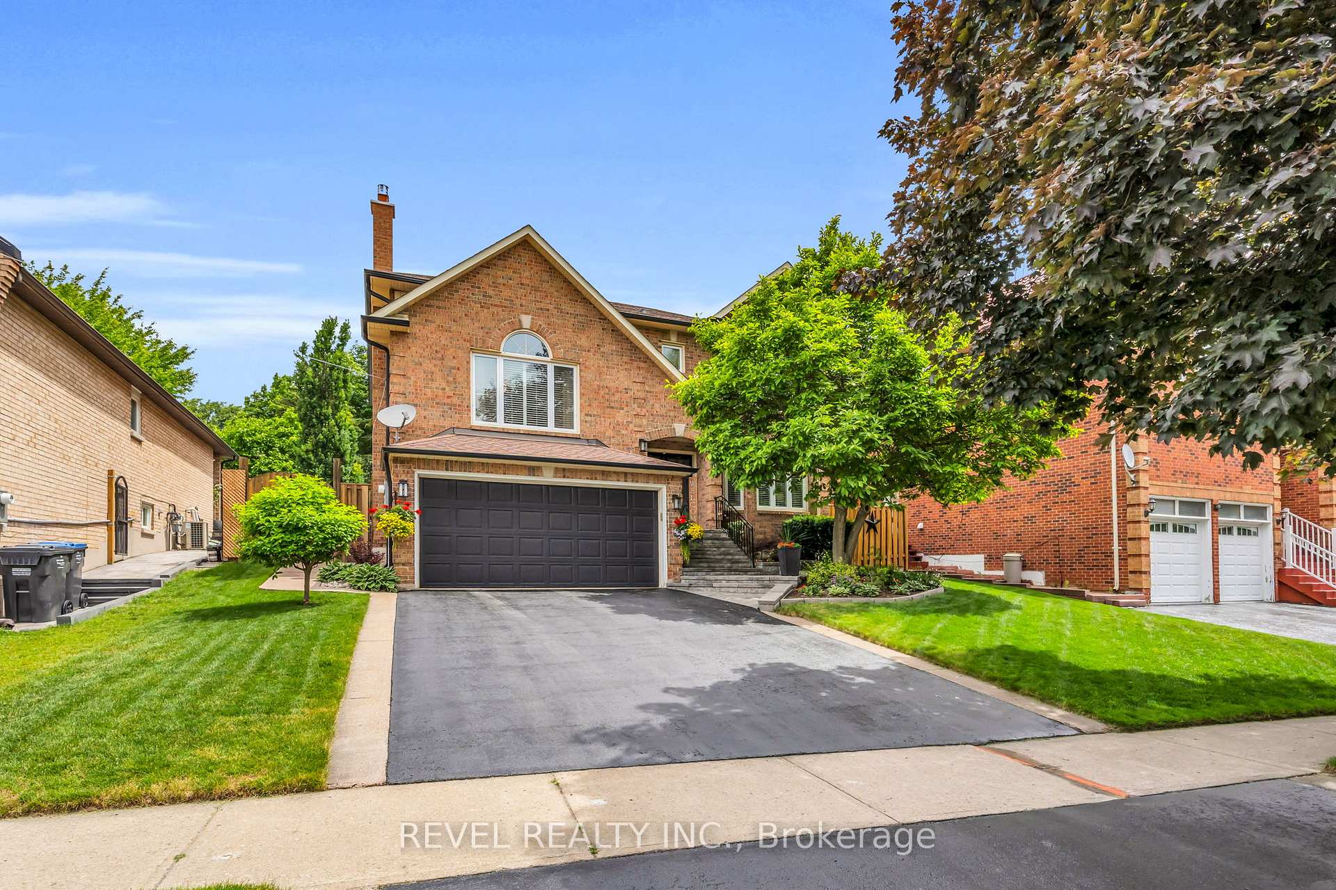 3 Hacienda Court, Brampton, ON L6Z 3J2