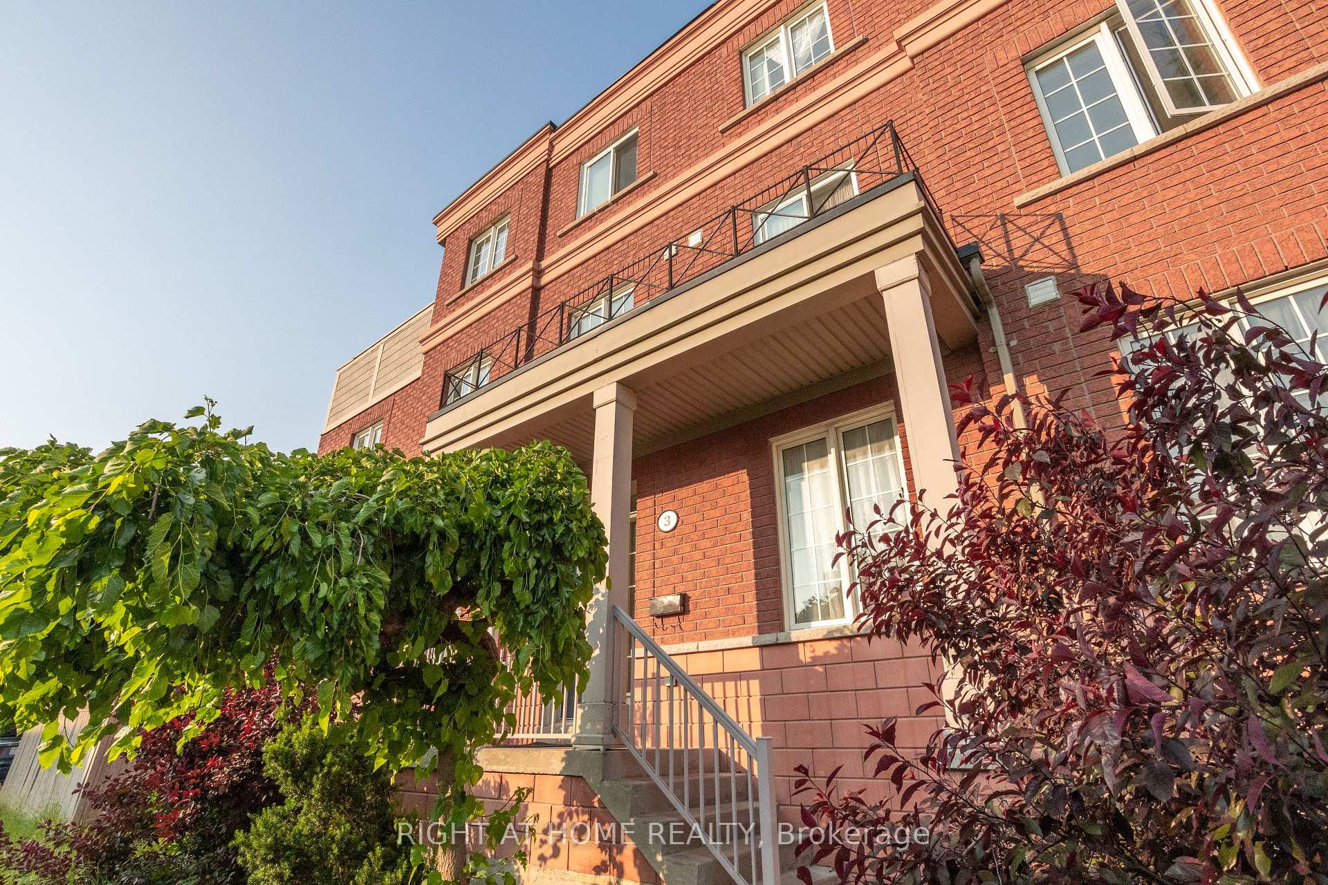 3 Herzberg Gardens, Toronto, ON M3J 3P5