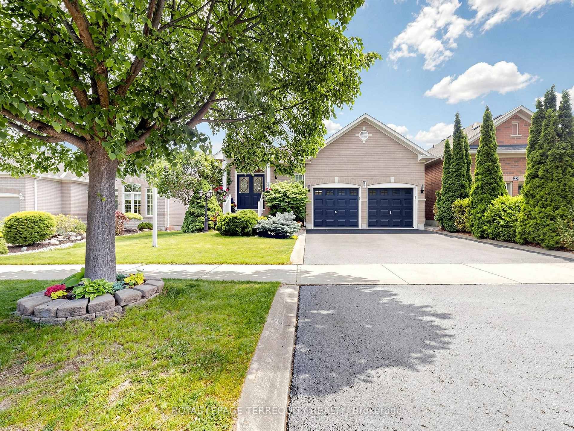 19 Johnson Crescent, Halton Hills, ON L7G 6C9