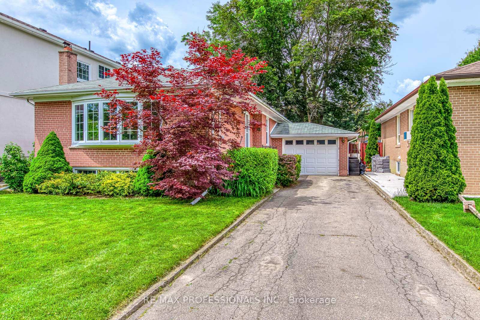 43 Belgate Place, Toronto, ON M9C 3Y5