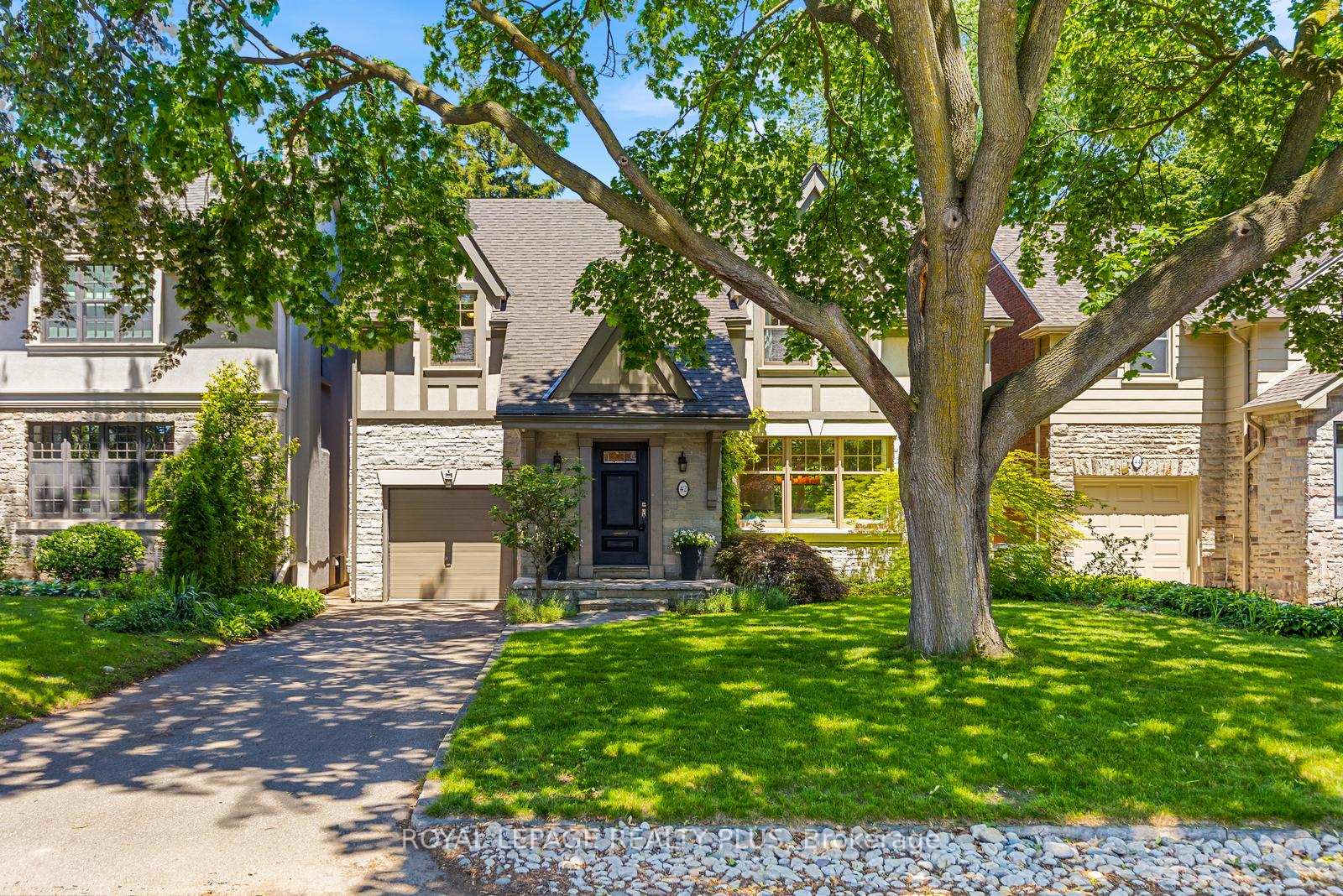 42 Edgemore Drive, Toronto, ON M8Y 2N3