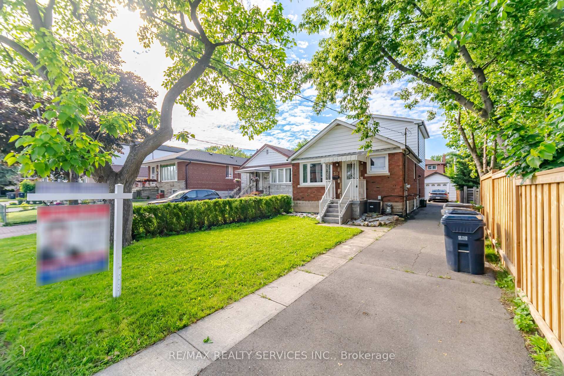30 Elder Avenue, Toronto, ON M8W 1S4