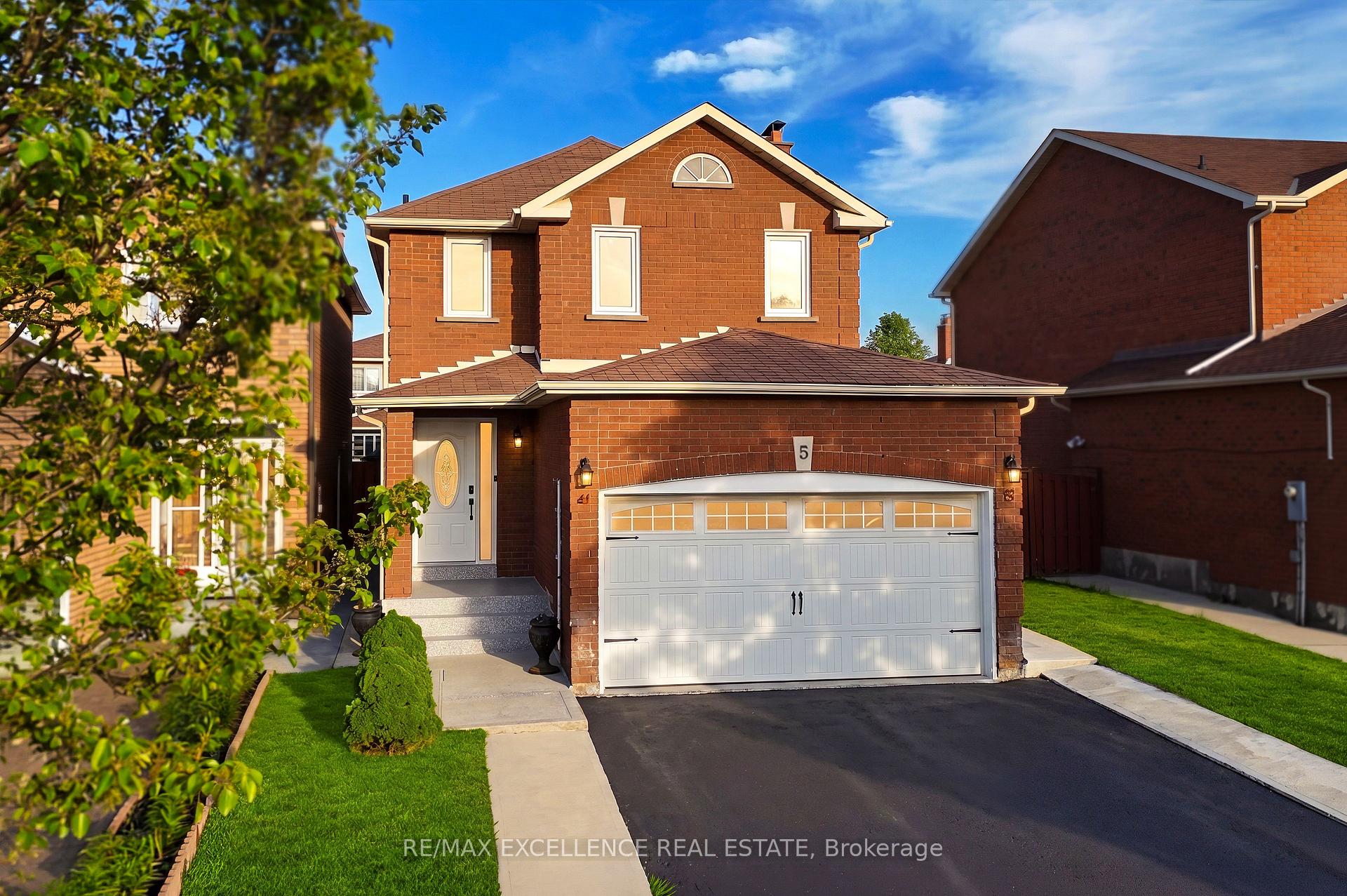 5 Tulip Drive, Brampton, ON L6Y 3T1
