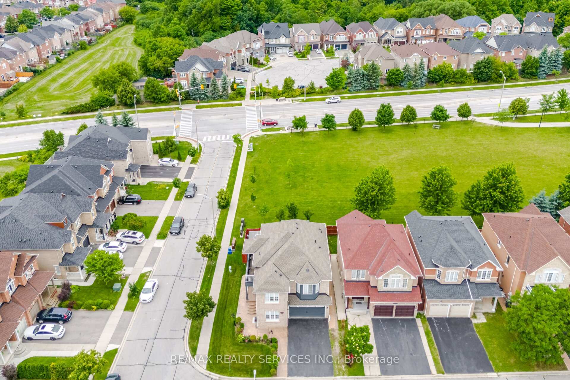 17 Pefferlaw Circle, Brampton, ON L6Y 0K2