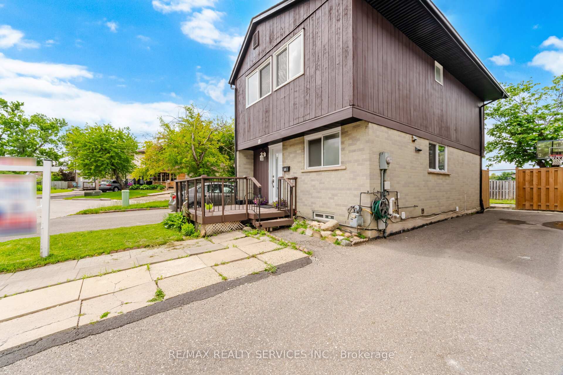 18 Gold Pine Court, Brampton, ON L6S 2K6