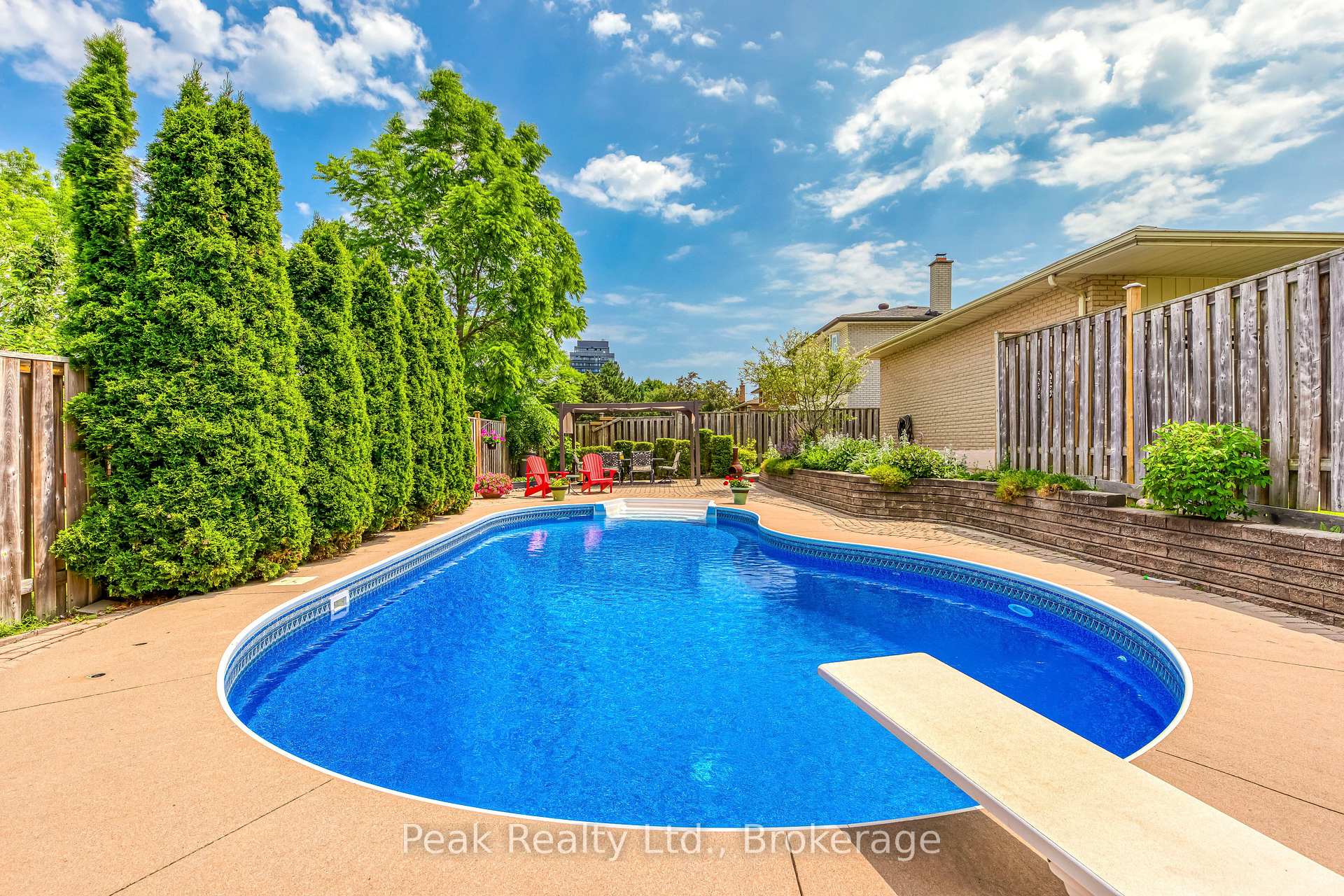 2235 Waycross Crescent, Mississauga, ON L5K 1J5