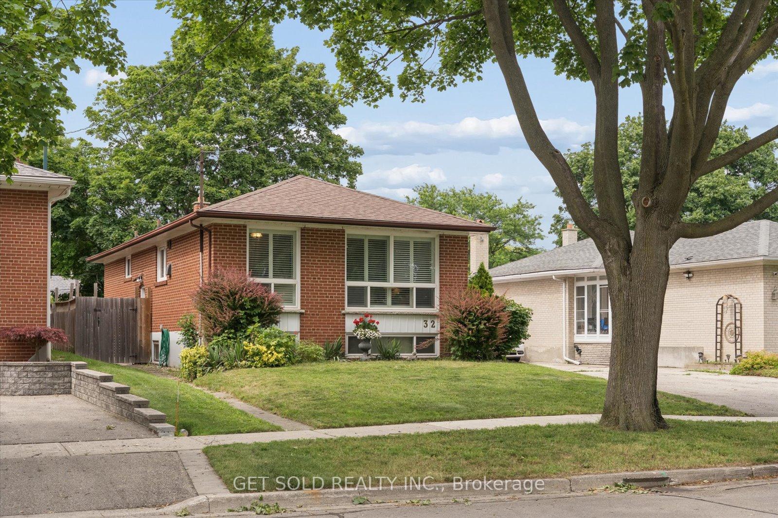 32 Checkendon Drive, Toronto, ON M9W 2Y9