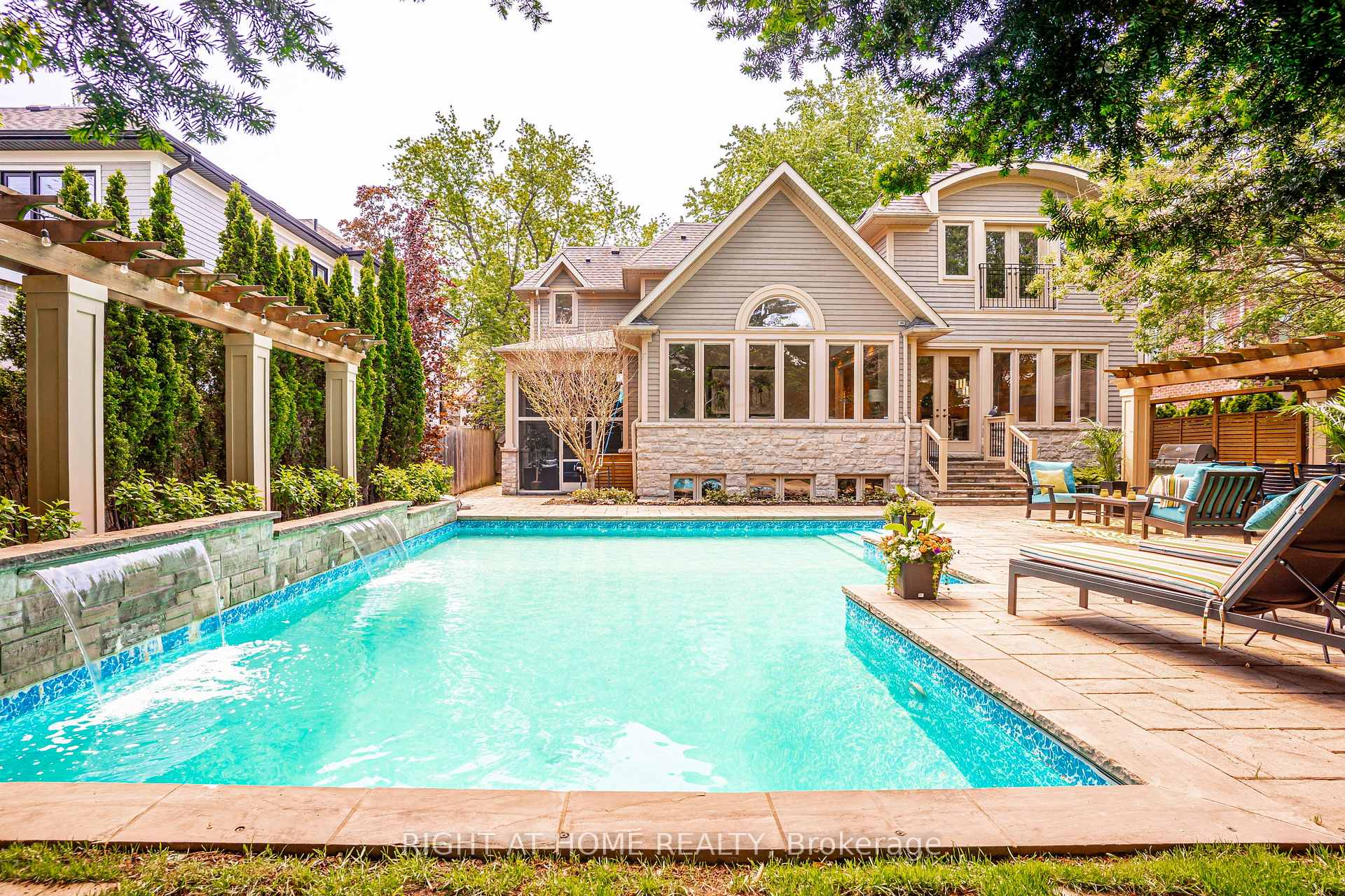 1479 Briarwood Crescent, Oakville, ON L6J 2S8