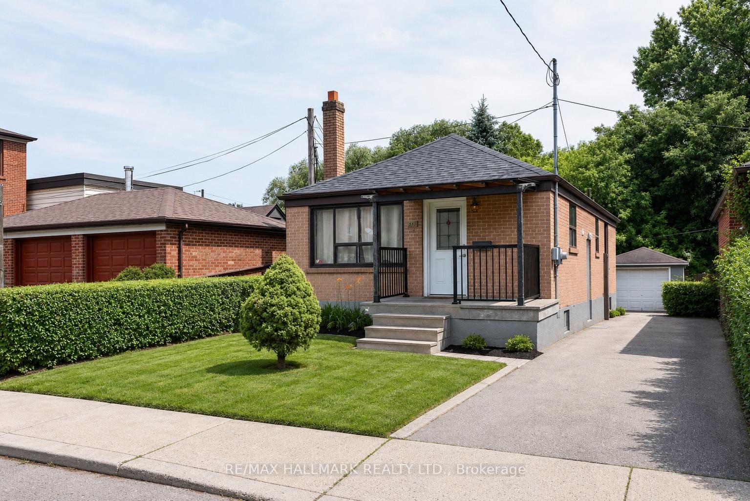 139 Kitchener Avenue, Toronto, ON M6E 2B9