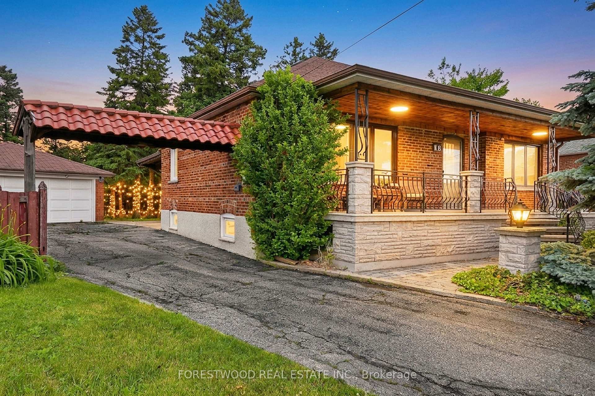 16 Enid Crescent, Toronto, ON M6B 1S1