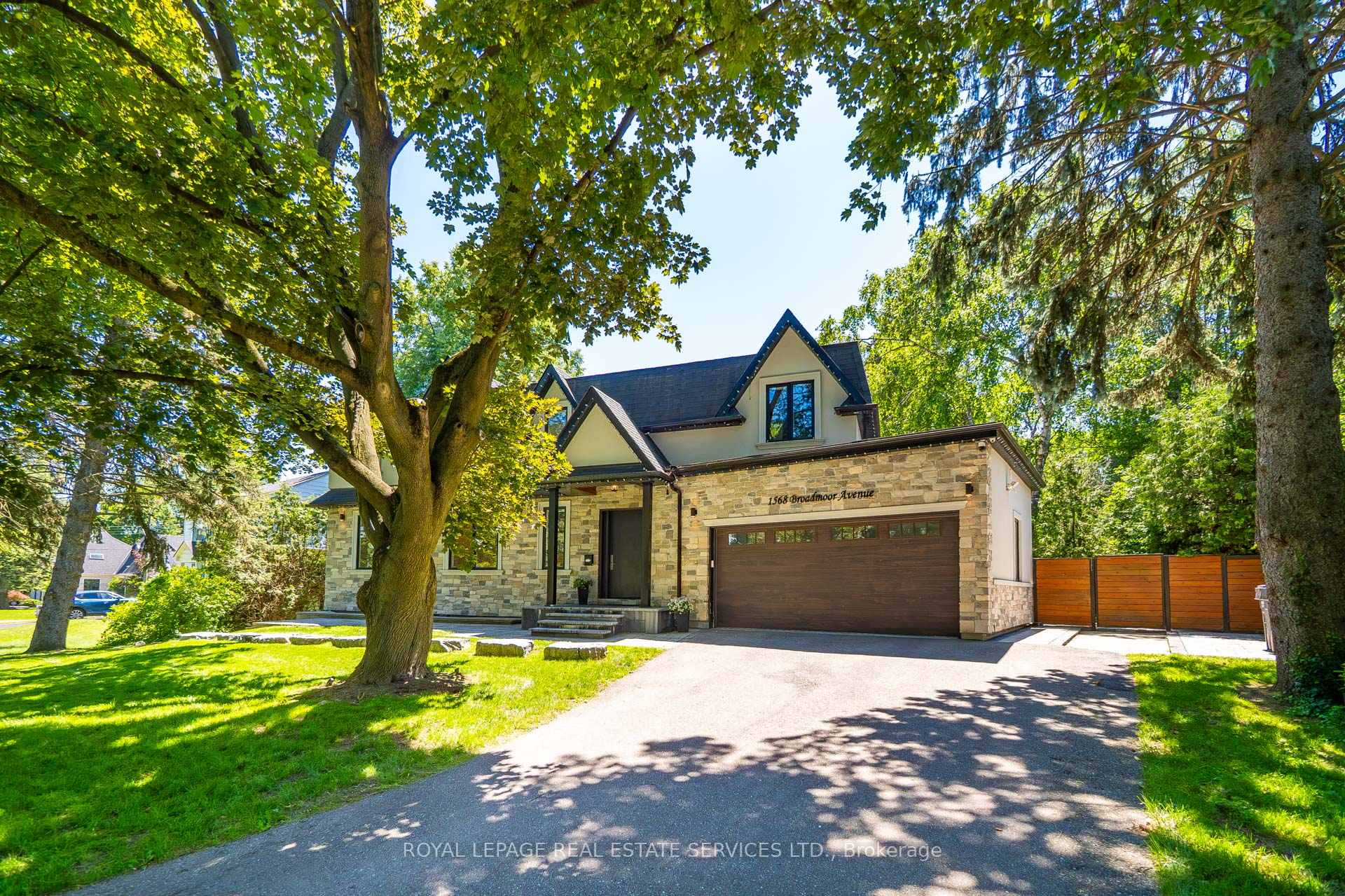 1568 Broadmoor Avenue, Mississauga, ON L5G 3V1