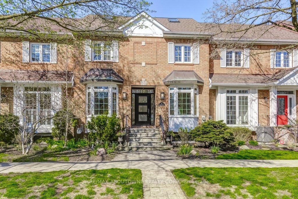 21 Chisholm Street, Oakville, ON L6K 3W2