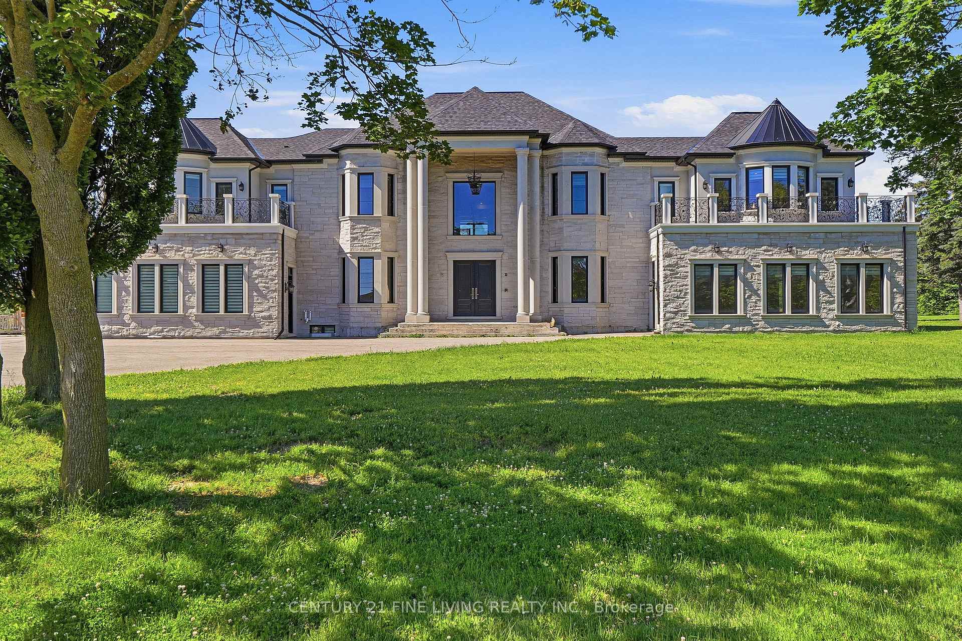 4 GRAFTON Crescent, Brampton, ON L6P 0M1