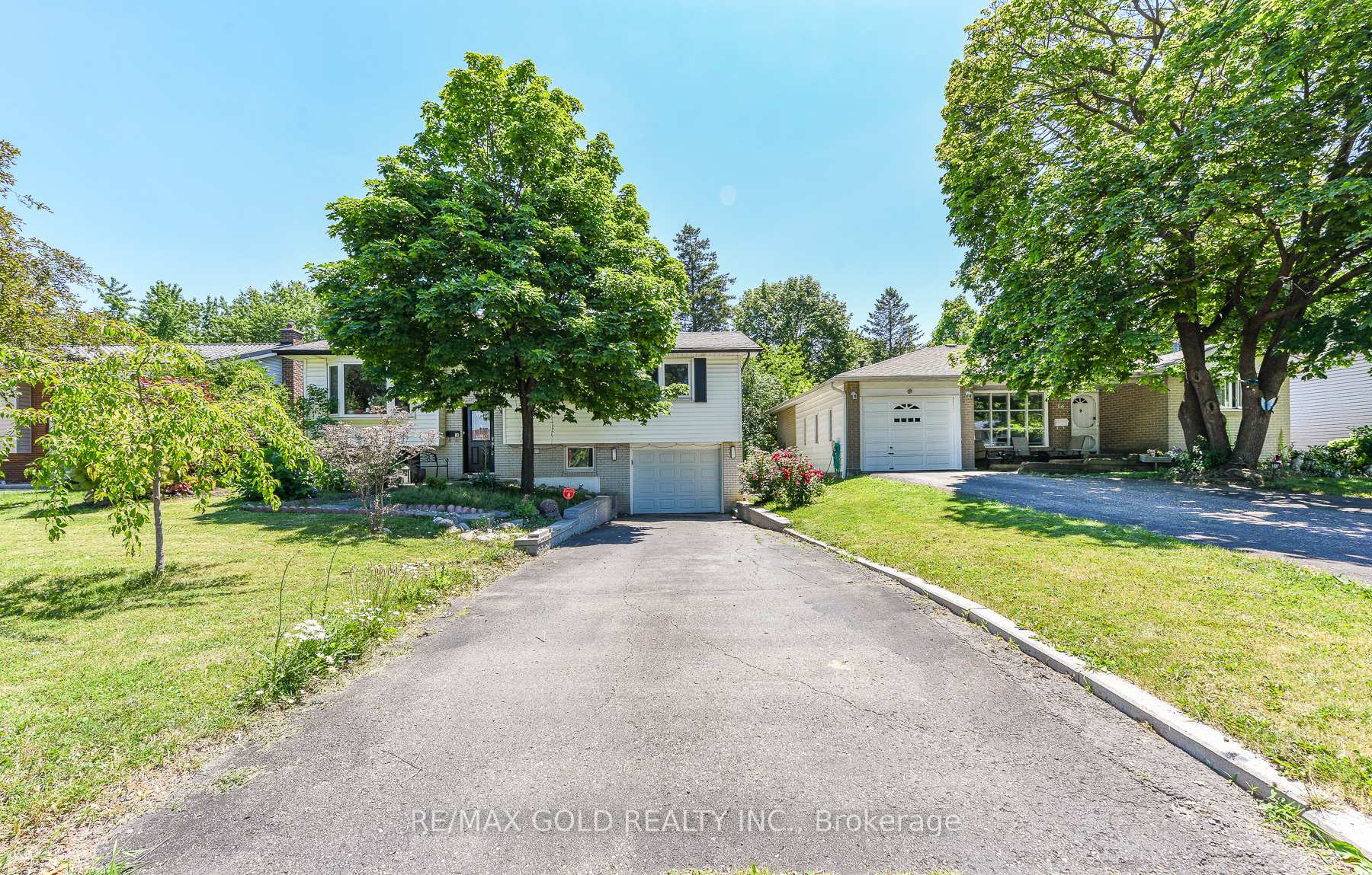18 Drury Crescent, Brampton, ON L6T 1L2