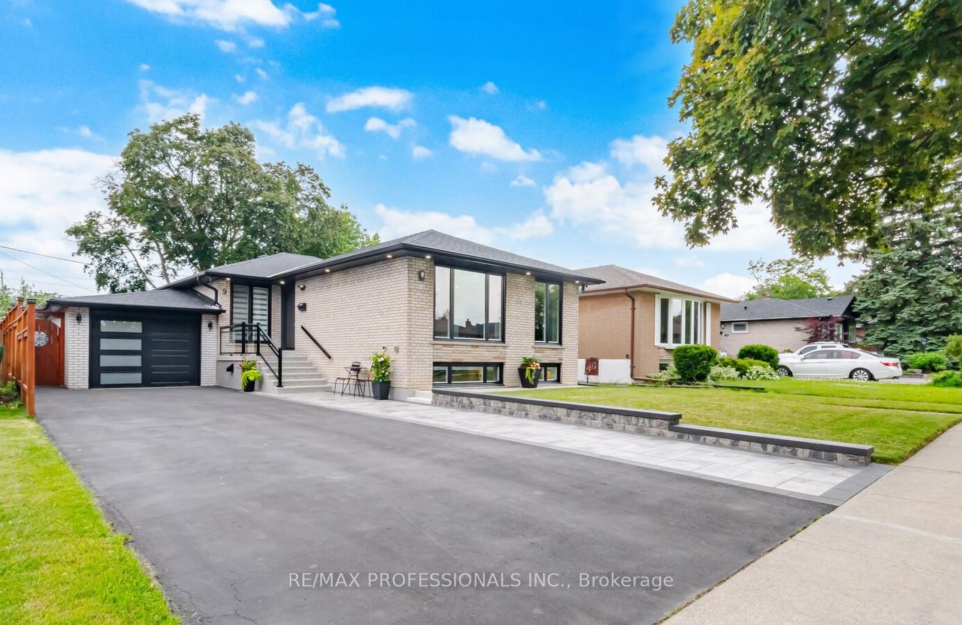 9 Tynevale Drive, Toronto, ON M9R 2B3