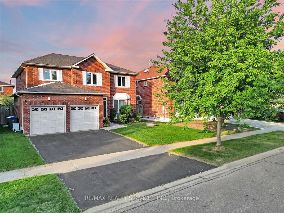 13 CORKETT Drive, Brampton, ON L6X 3H7