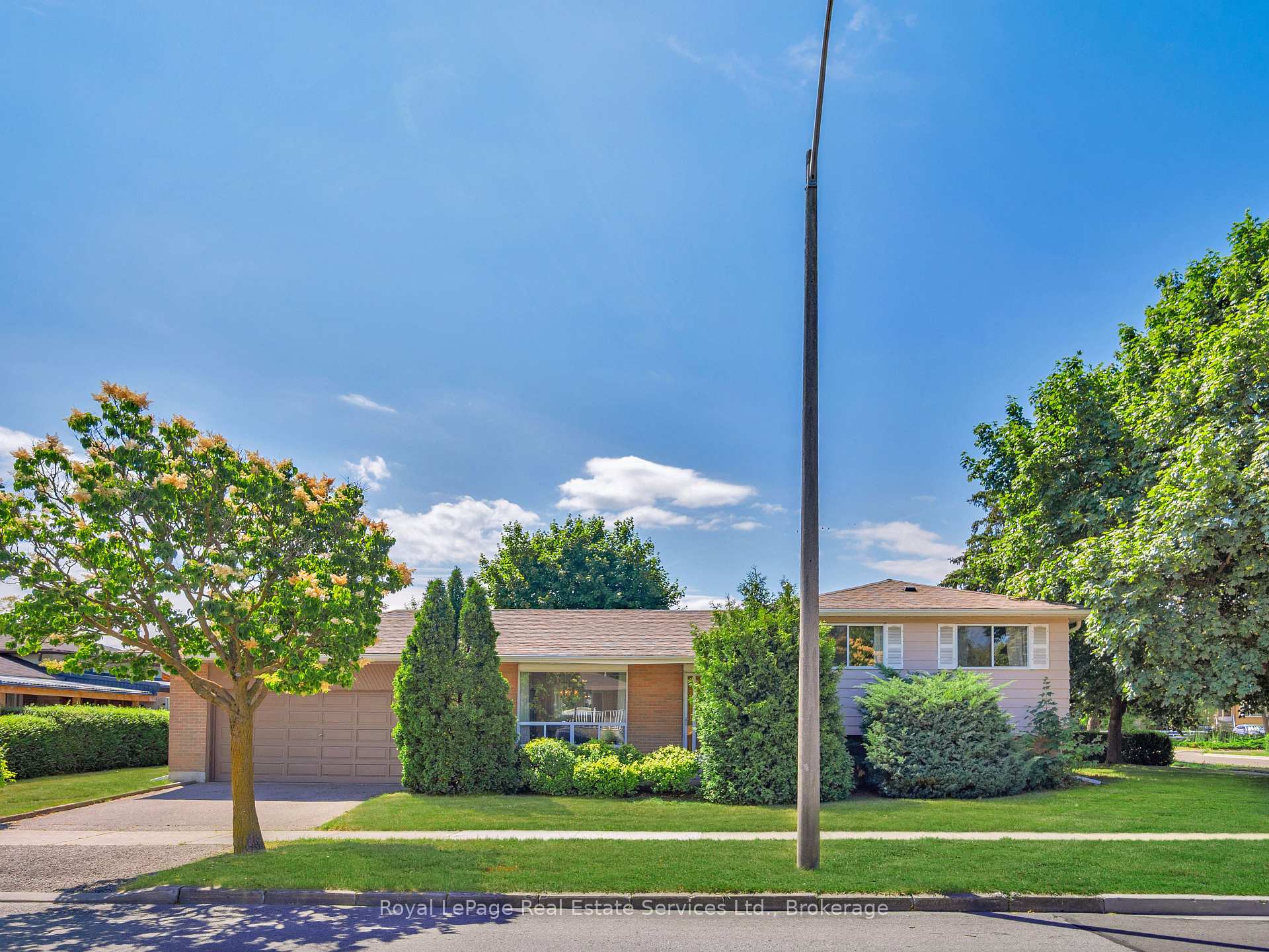 1 Mosswood Lane, Toronto, ON M9V 1M3