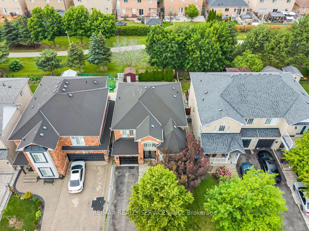 122 Dells Crescent, Brampton, ON L7A 2X1
