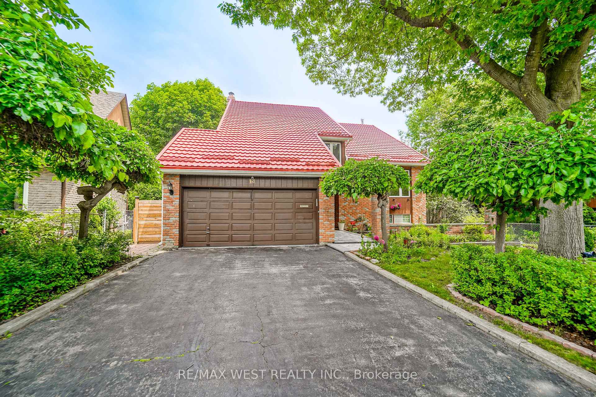 18 Trillium Court, Brampton, ON L6S 3L8
