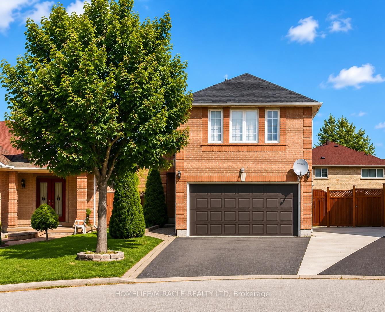 6 Flaming Oak Court, Brampton, ON L6Y 4G5