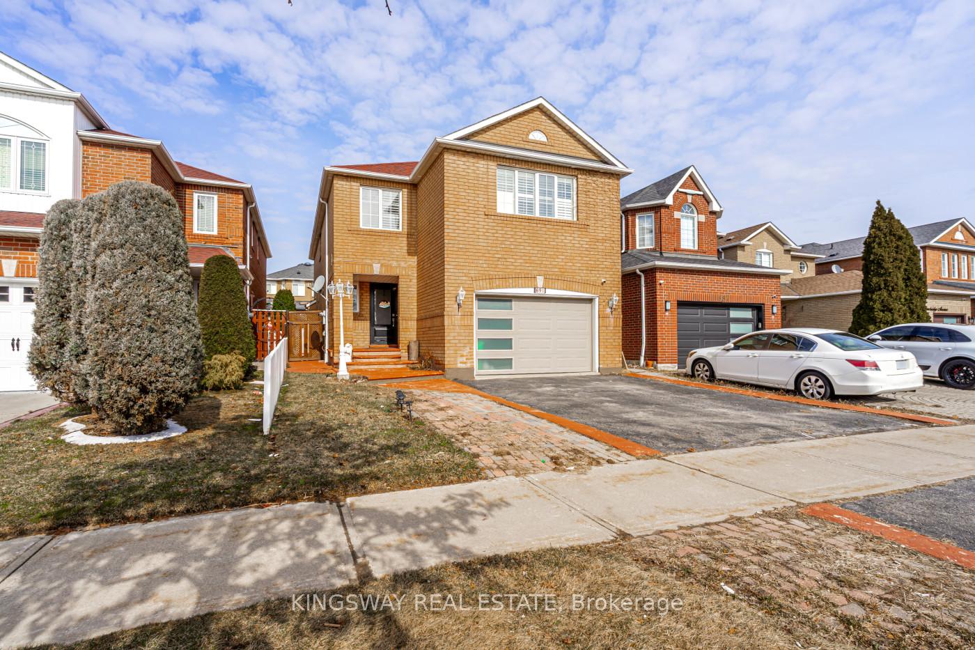 891 STONEBRIDGE Avenue, Mississauga, ON L5V 2L3