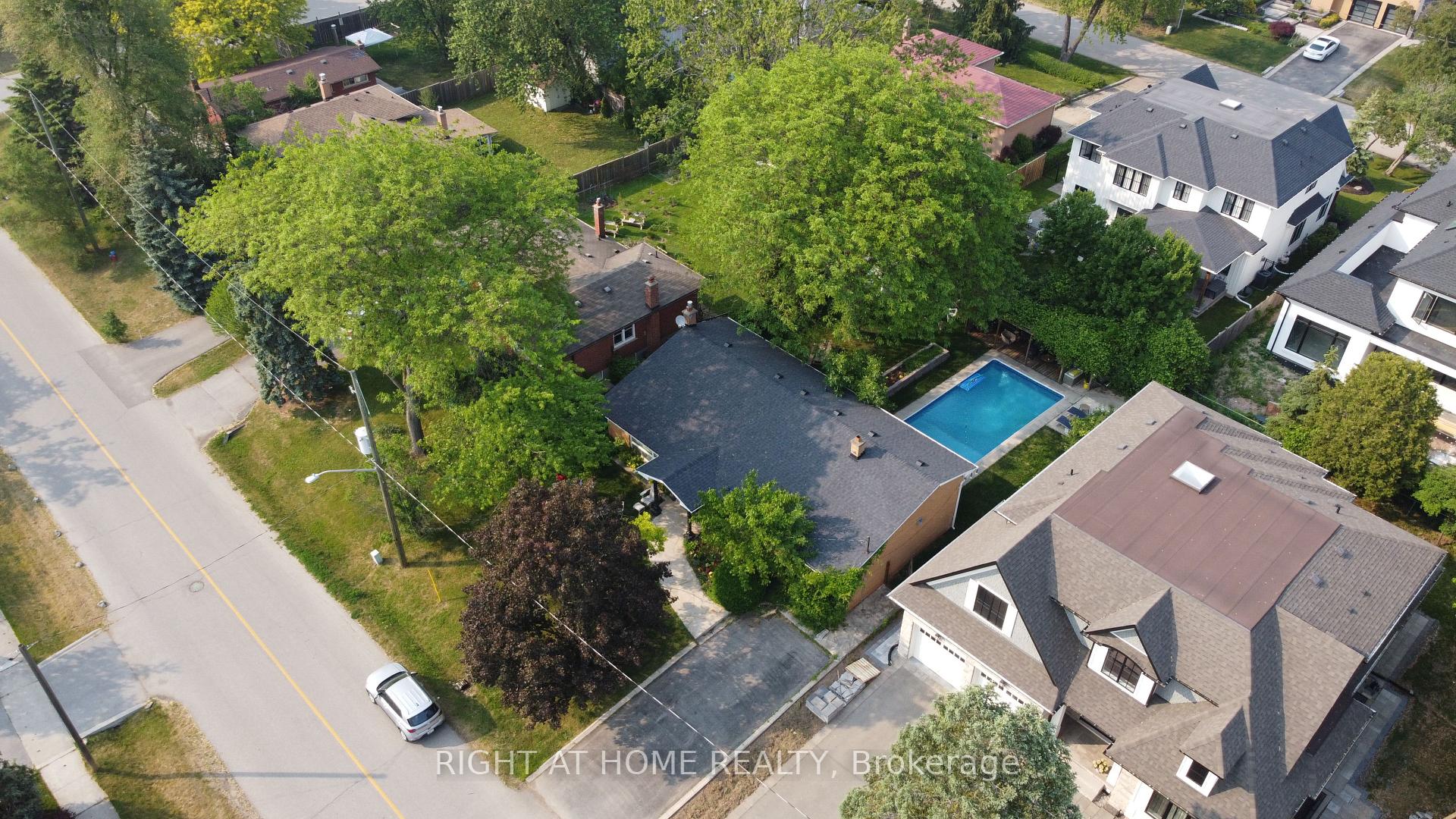 423 Scarsdale Crescent, Oakville, ON L6L 3W6