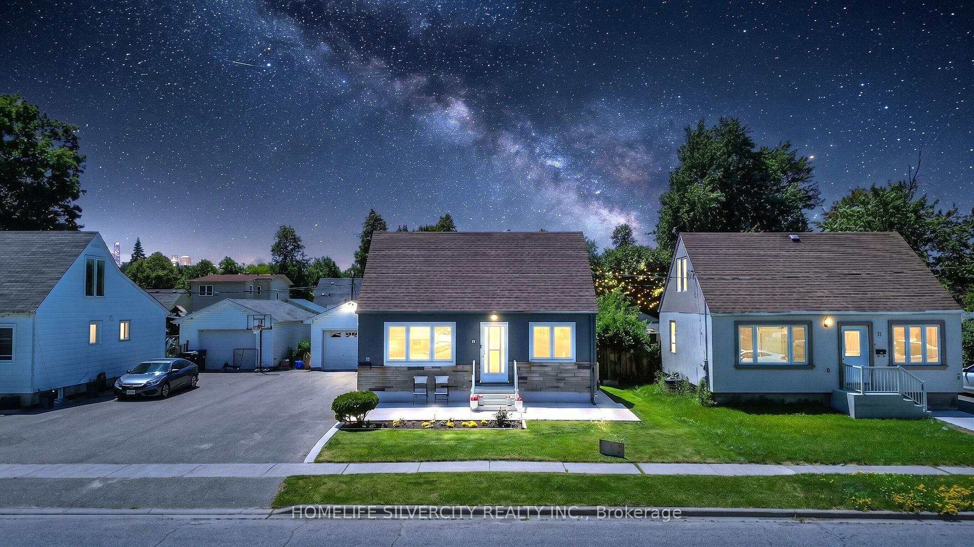 19 Pleasantview Avenue, Brampton, ON L6X 1W5