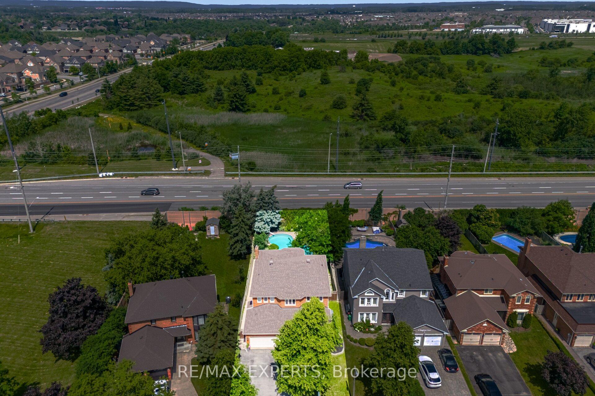 12 Kingfisher Court, Brampton, ON L6Z 3R4